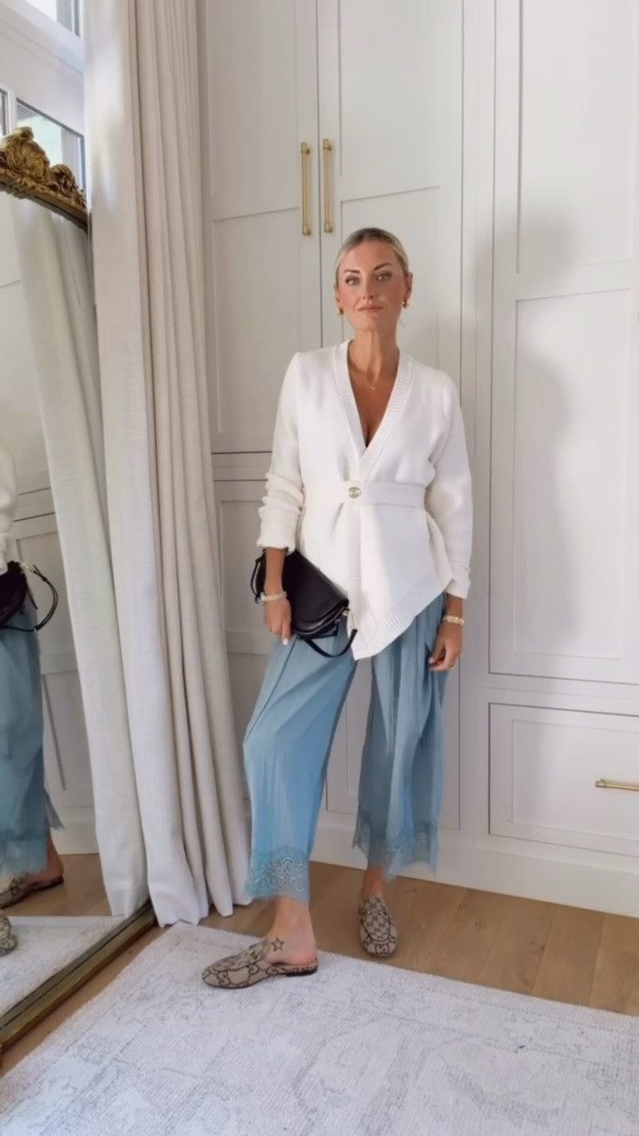 I love how this cardigan lays! It looks so elevated! The gold button is really pretty! Wearing S!

Loverly Grey, cardigan, fall outfit, fall looks, Amazon, cream sweater, blue pants

#LTKSeasonal