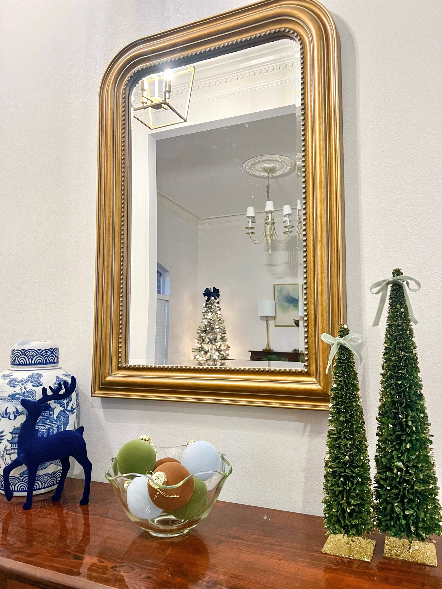 My entryway mirror is currently on sale for Ballard’s Early Black Friday event! Such a classic piece😍

Home Decor, Ballard Designs, Christmas Decor, Grandmillennial

#LTKHome