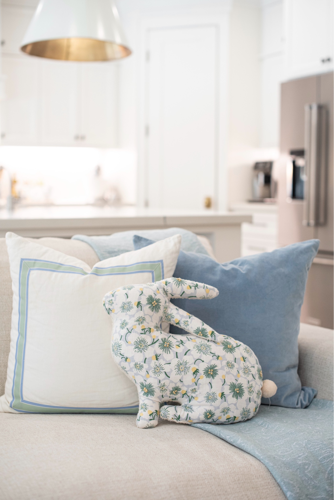 Bunny pillow from Target

Spring decor
Easter decor 

#LTKhome #LTKfindsunder50 #LTKSeasonal