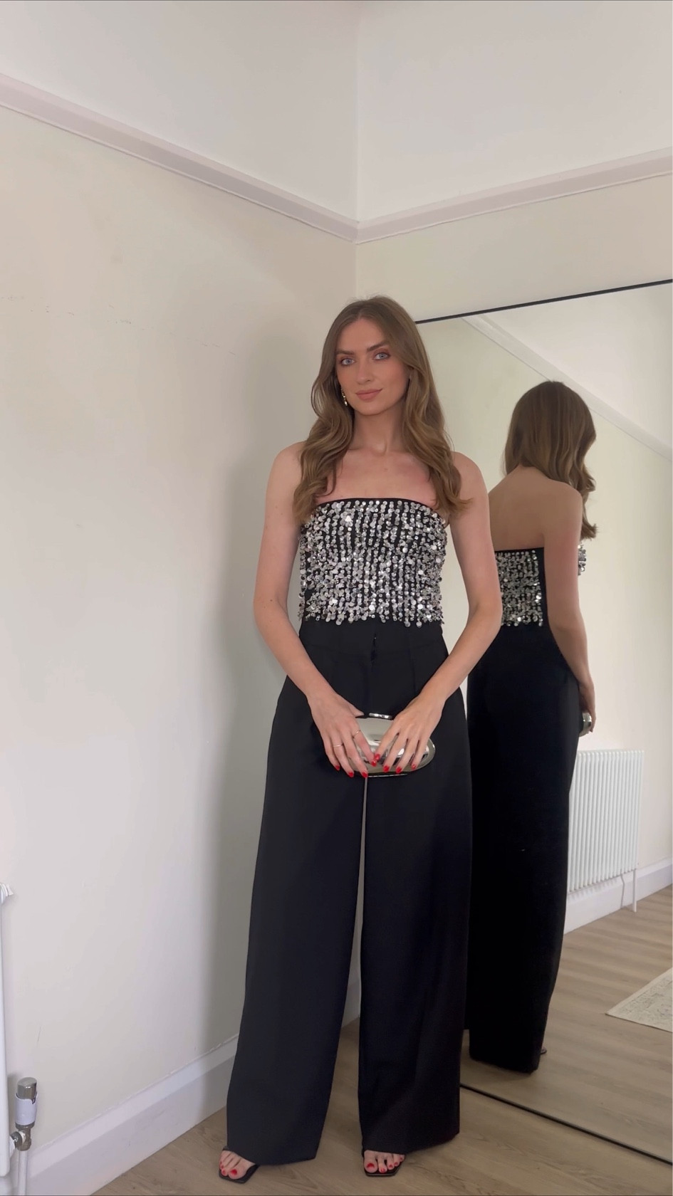 H&M holiday collection

Wearing a small in the embellished tube top
Size 8 in the Karen Millen black wide leg trousers
ASOS silver bag 


Evening outfit, partywear, festive wear, sparkly outfit 


#LTKuk #LTKpartywear #LTKeurope