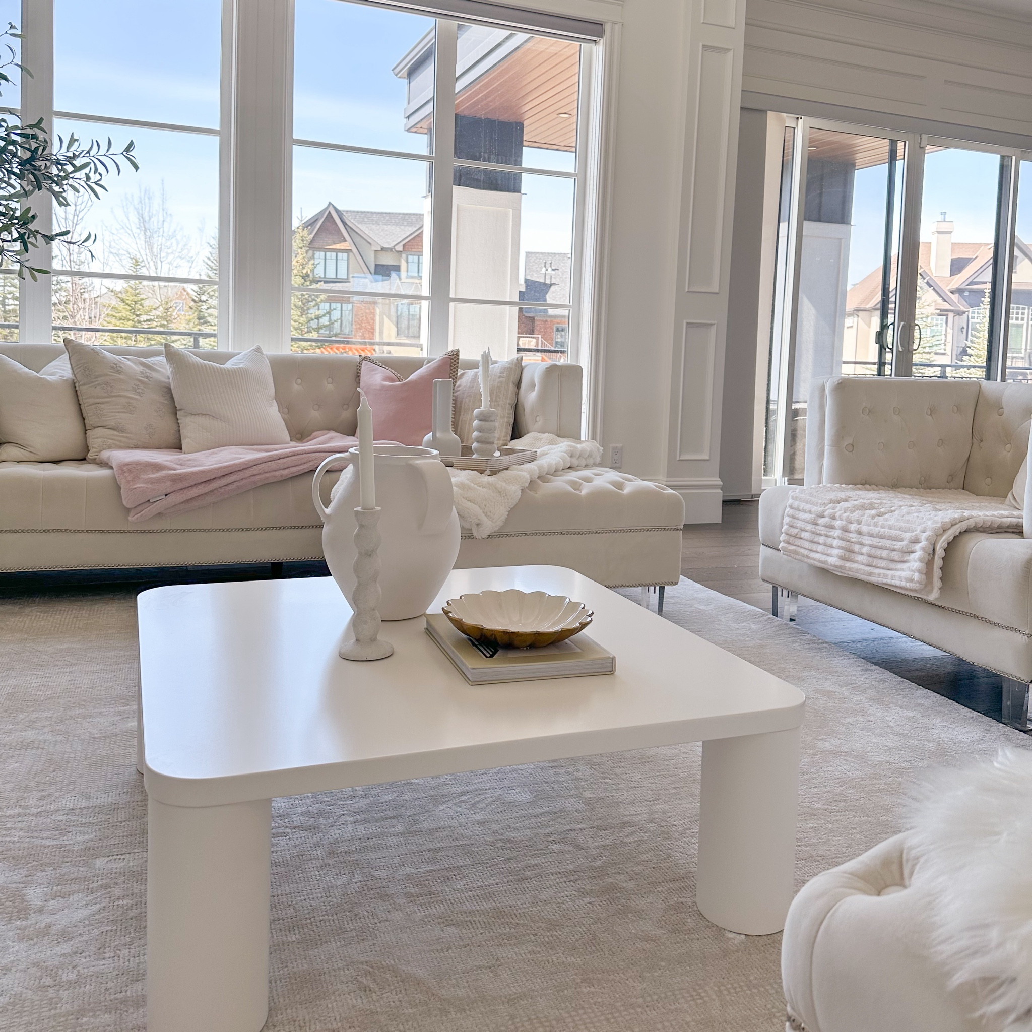 Cozy living room space…🎀💭🤭

#LTKhome #LTKSeasonal #LTKfamily
