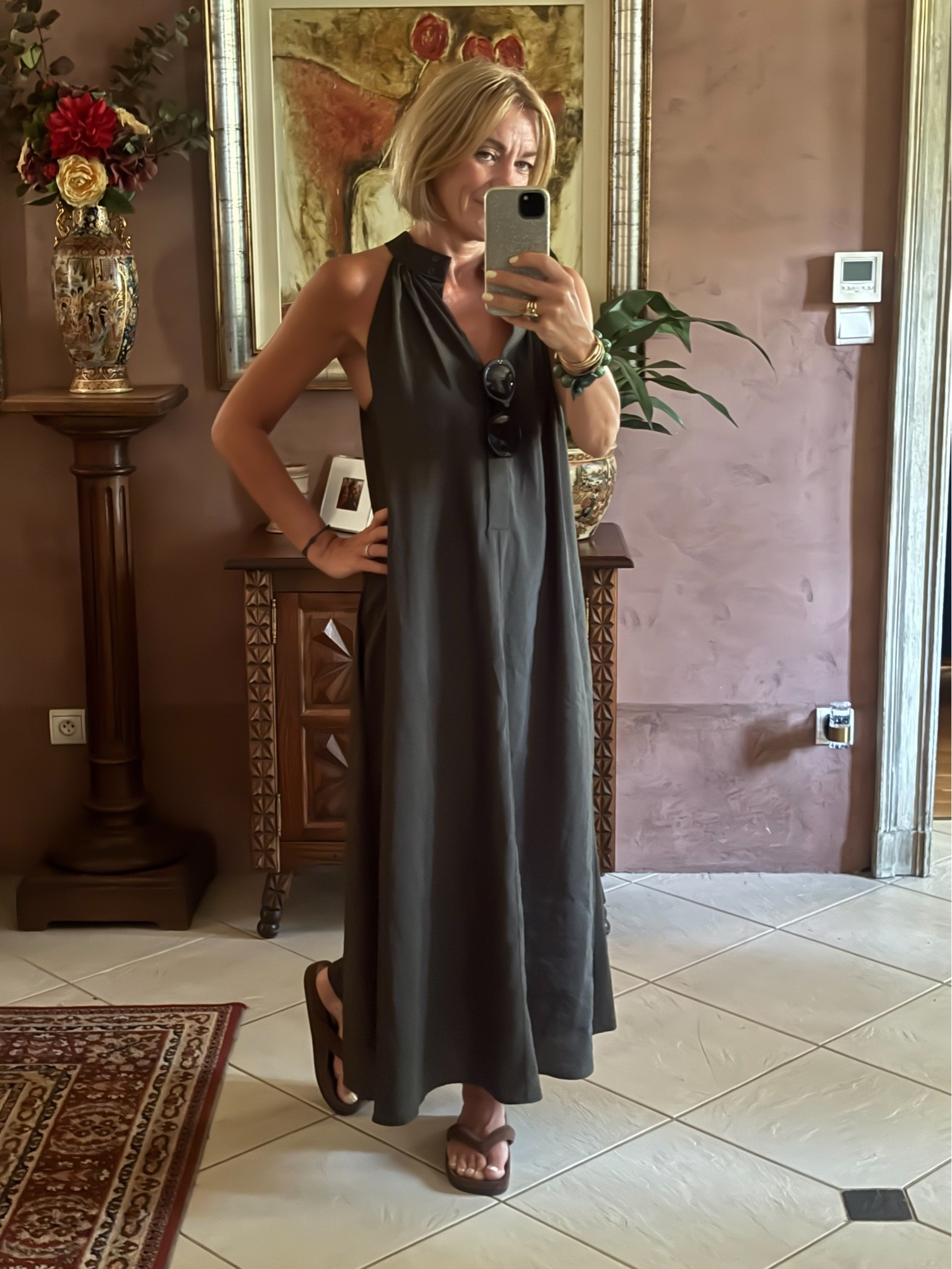 I may own this dress in 4 different colours! All purchased on Vinted for a fraction of the original price but if I find a style that works for me, I’ll buy it in different colours…..anyone else do this? Asking for a friend 😉🙃
.
#mymidlifefashion #summerdress #massimodutti

#LTKsummer #LTKover50style