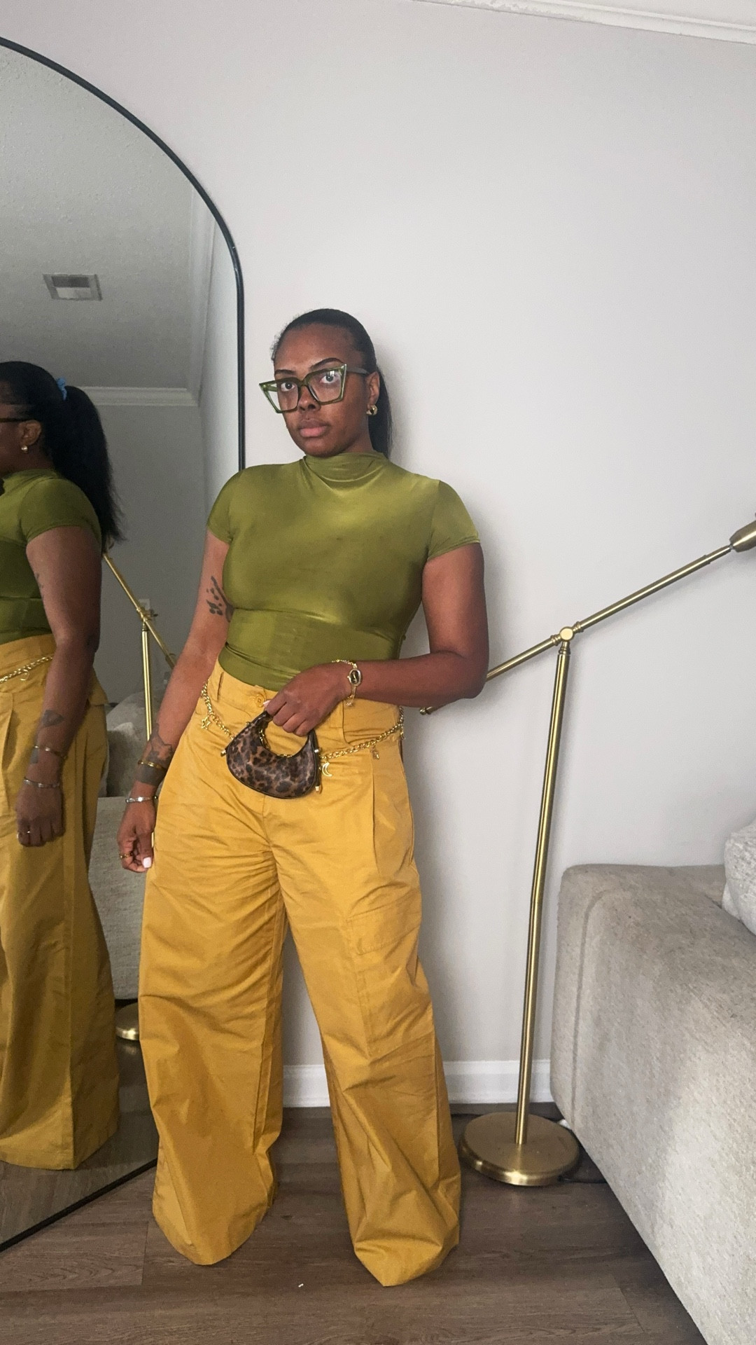 Happy Valentine’s Day !! Here’s my unplanned OOTD . Love this outfit so much it’s giving fall vibes, a beautiful day or the perfect brunch outfit. @Target @adidas @boohoo 