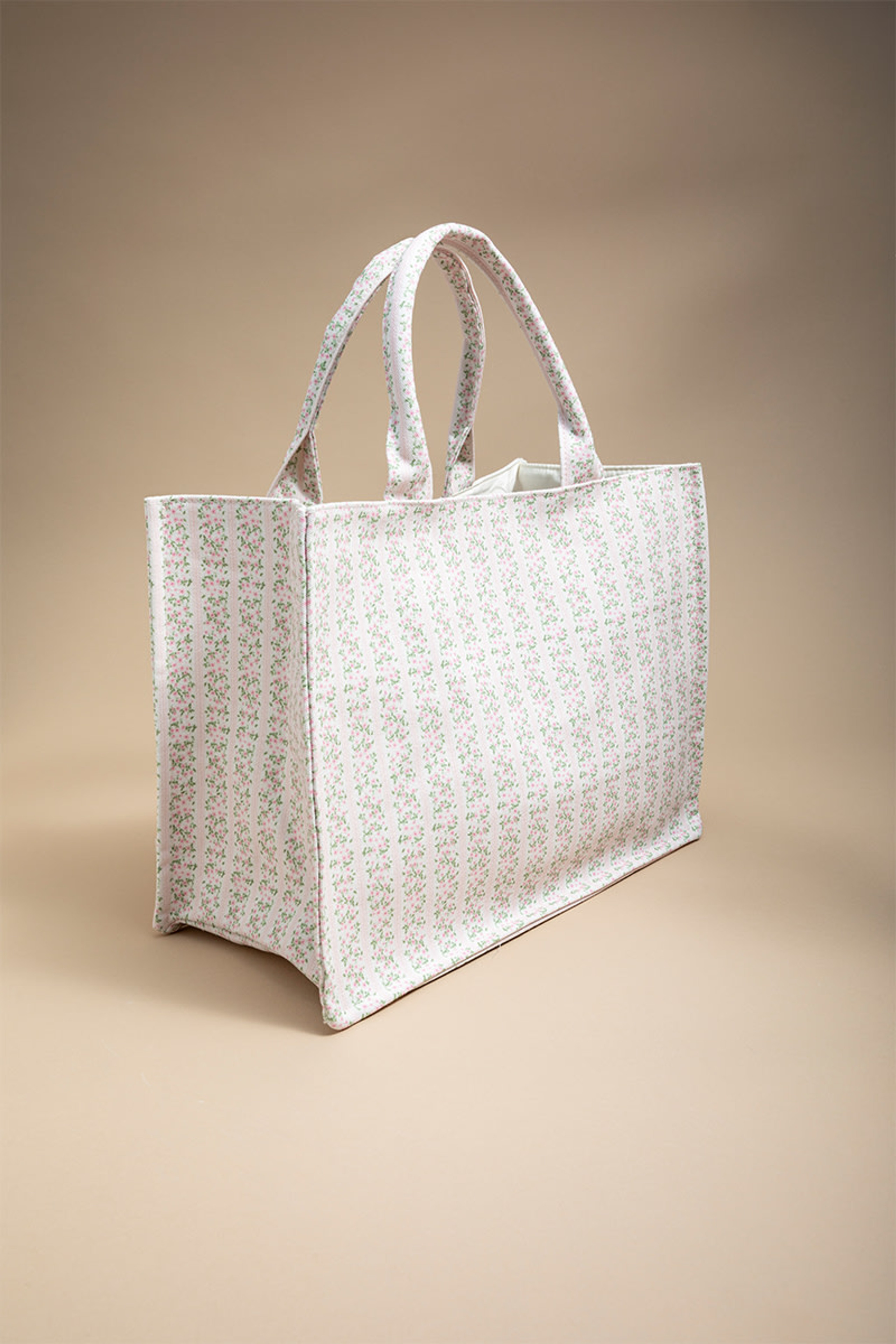 Lucia Floral Tote Bag | Francesca's