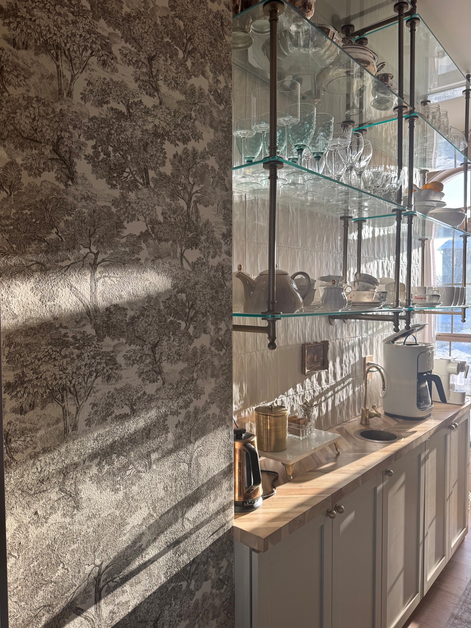 toile wallpaper in pantry 

#LTKHome