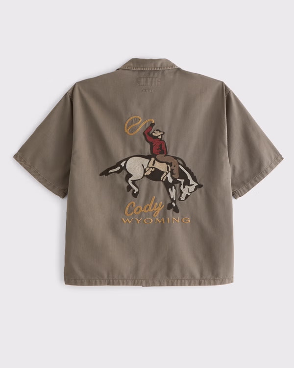 Men's Short-Sleeve Cropped Western Graphic Button-Up Shirt | Men's Tops | Abercrombie.com | Abercrombie & Fitch (US)