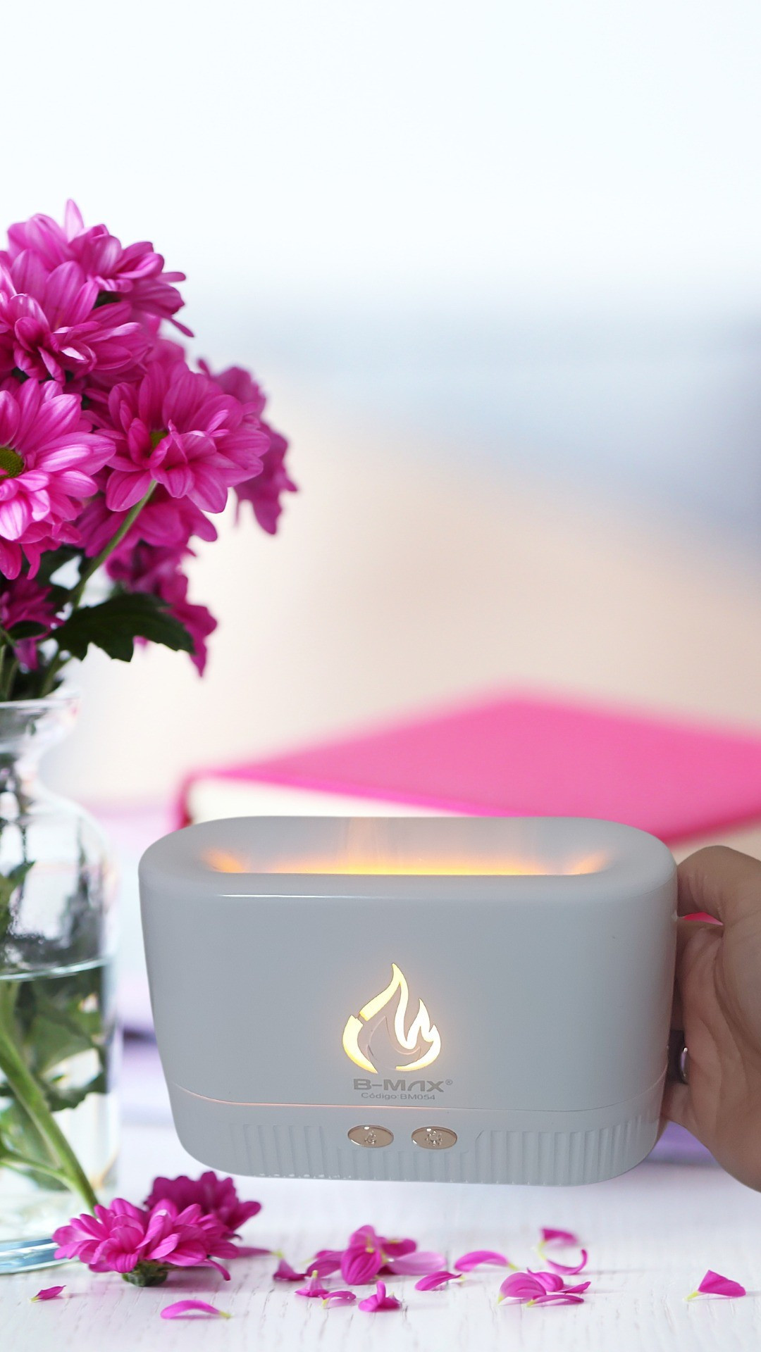 Amando meu umidificador! 💧✨ Ele mantém a umidade do ar, ilumina meu quarto com uma luz suave e ainda espalha um cheirinho delicioso de óleo essencial. Perfeito para noites de sono tranquilas e aconchegantes.

#LTKbrasil