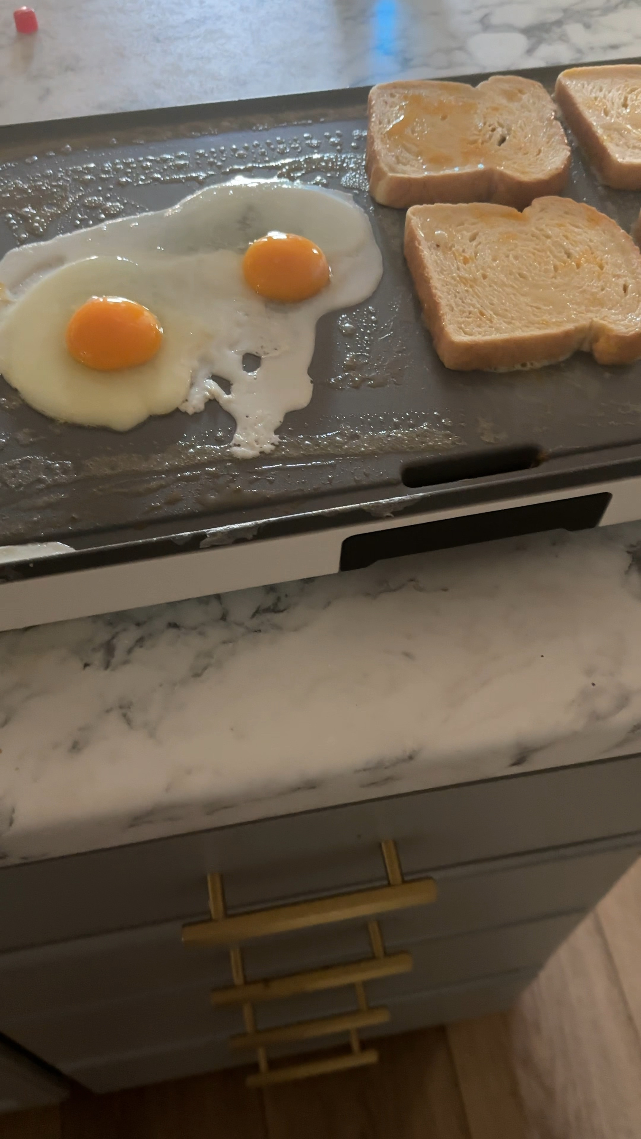 Loving this griddle we found at Walmart!! It’s white & gold & can cook a lot at once bc of its large size!!! Beauty and function at its finest! 😍

Love the beautiful line for Kitchen appliances!!! So many great Kitchen finds from Walmart like our coffee pot, air fryer, etc! Would be great Mother’s Day presents or wedding gifts for newlyweds as well! #ltkfamily


#LTKVideo #LTKGiftGuide #LTKhome