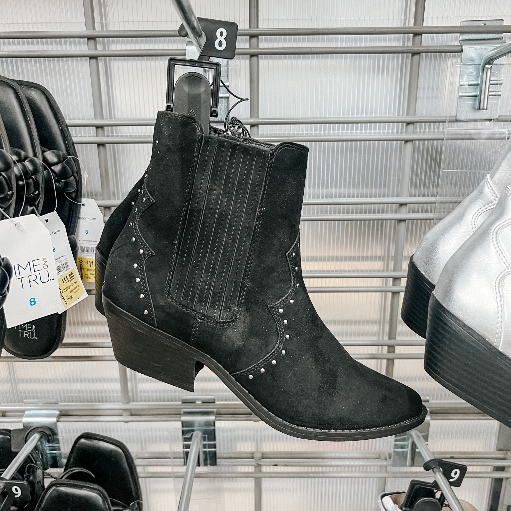 No Boundaries western style booties from Walmart!

#walmartfinds
#walmartfashion
#boots
#booties

#LTKshoecrush