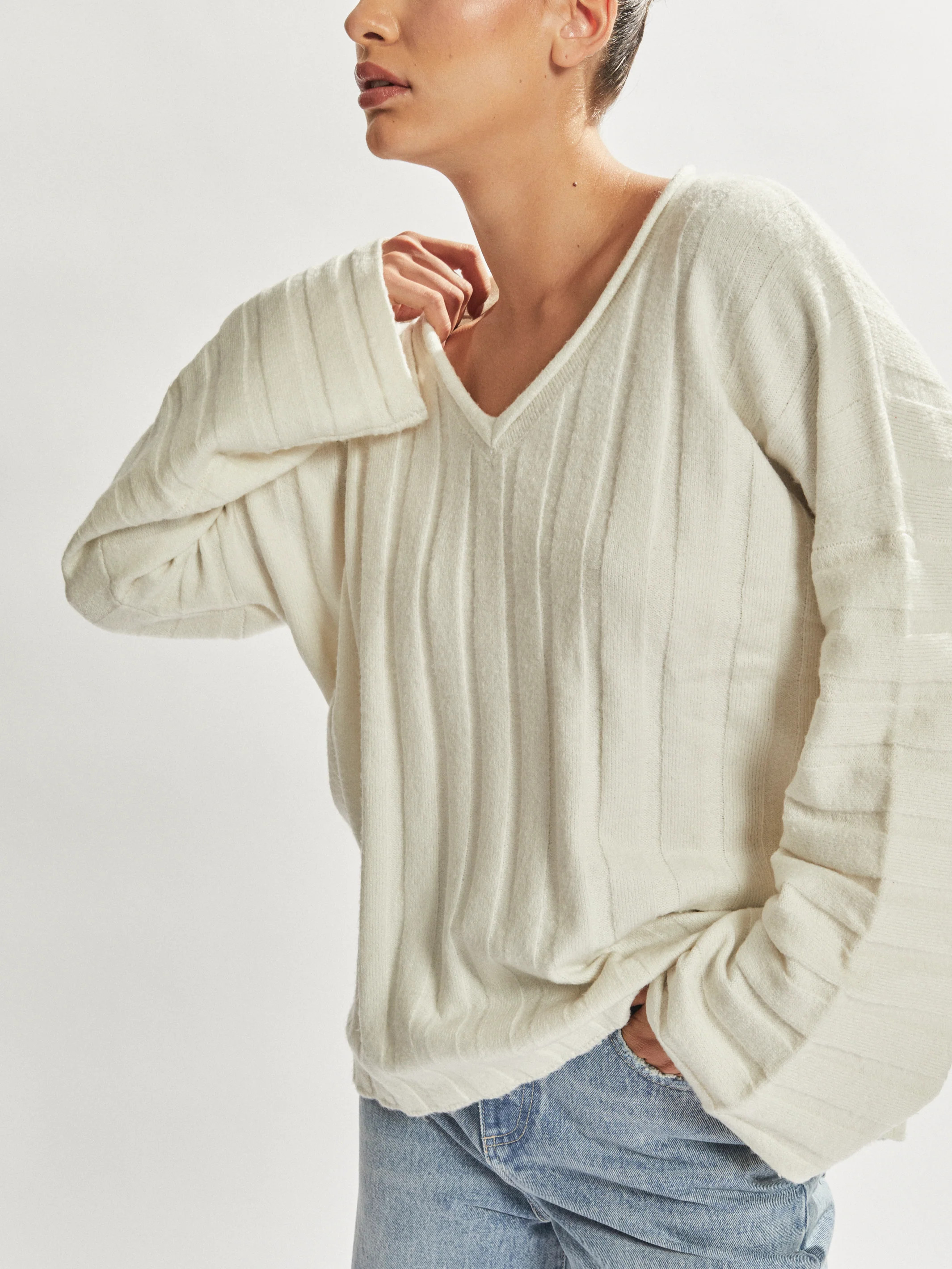 Dawson V Neck Jumper White | One Mile