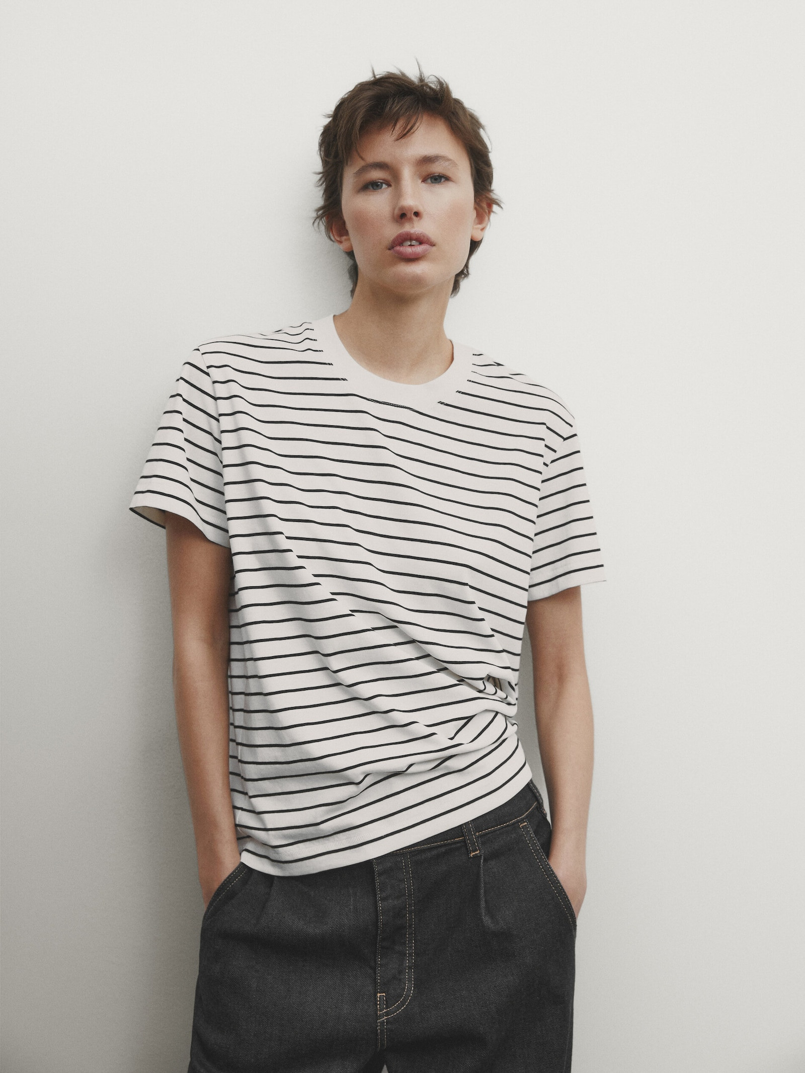 Striped cotton T-shirt with contrast neckline | Massimo Dutti UK