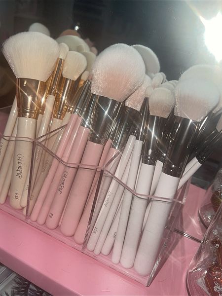 Makeup brushes 