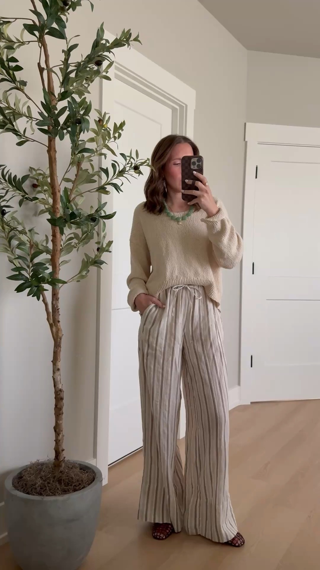 Teacher outfit idea 🍎 when the outfit feels like pajamas but is cute enough to teach in! Wearing a medium sweater and small pants

Teacher style, teacher outfit, classroom style, pull on pants, look for less