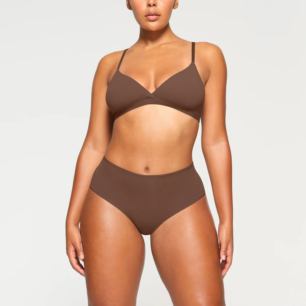 FITS EVERYBODY CROSSOVER BRALETTE | SKIMS (US)