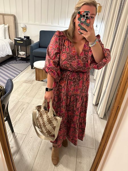 A mirror selfie for the feed because this dress is *that* good (thanks for sharing it with me @summersalt!) 

Code KATEBJS10 gets you 10% off 

#LTKSeasonal