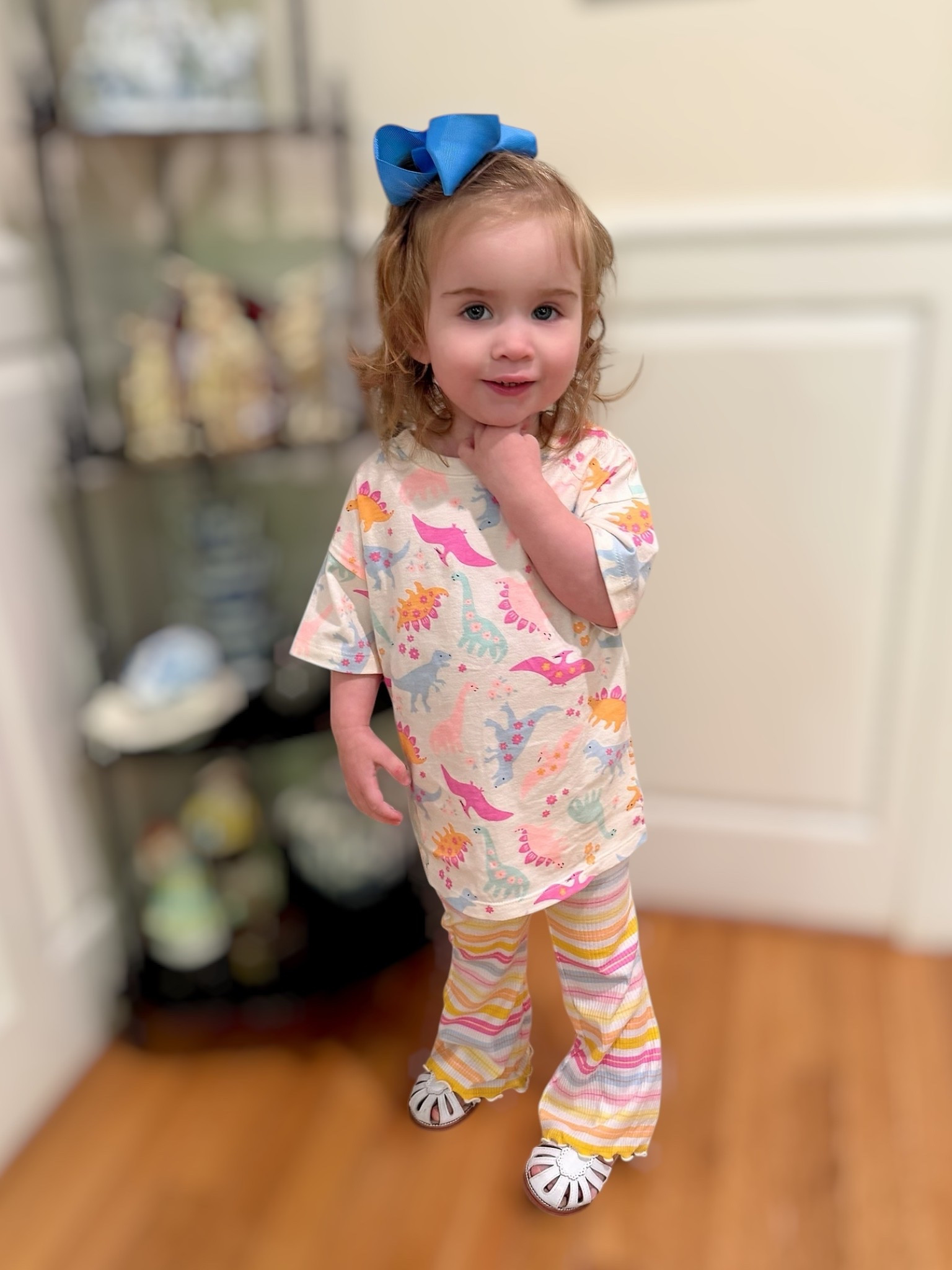 Cutest Toddler Outfit Under $10 🦕💗


The sweetest little outfit 🥹💗 This dinosaur tee is under $6 and so fun with the colorful print 🦕 paired with these ribbed flare leggings that are comfy and perfect for playtime 🙌

Such a great affordable toddler outfit—easy to mix & match and super soft for all-day wear 👏 Added a big bow and little sandals to complete the look 🫶

Sizing: wearing 18–24M top and 18–24M bottoms!

toddler girl outfit, affordable kids clothes, old navy toddler, toddler summer outfit, baby girl outfit, flare leggings toddler, graphic tee toddler, budget friendly kids clothes

#LTKSaleAlert #LTKBaby #LTKKids