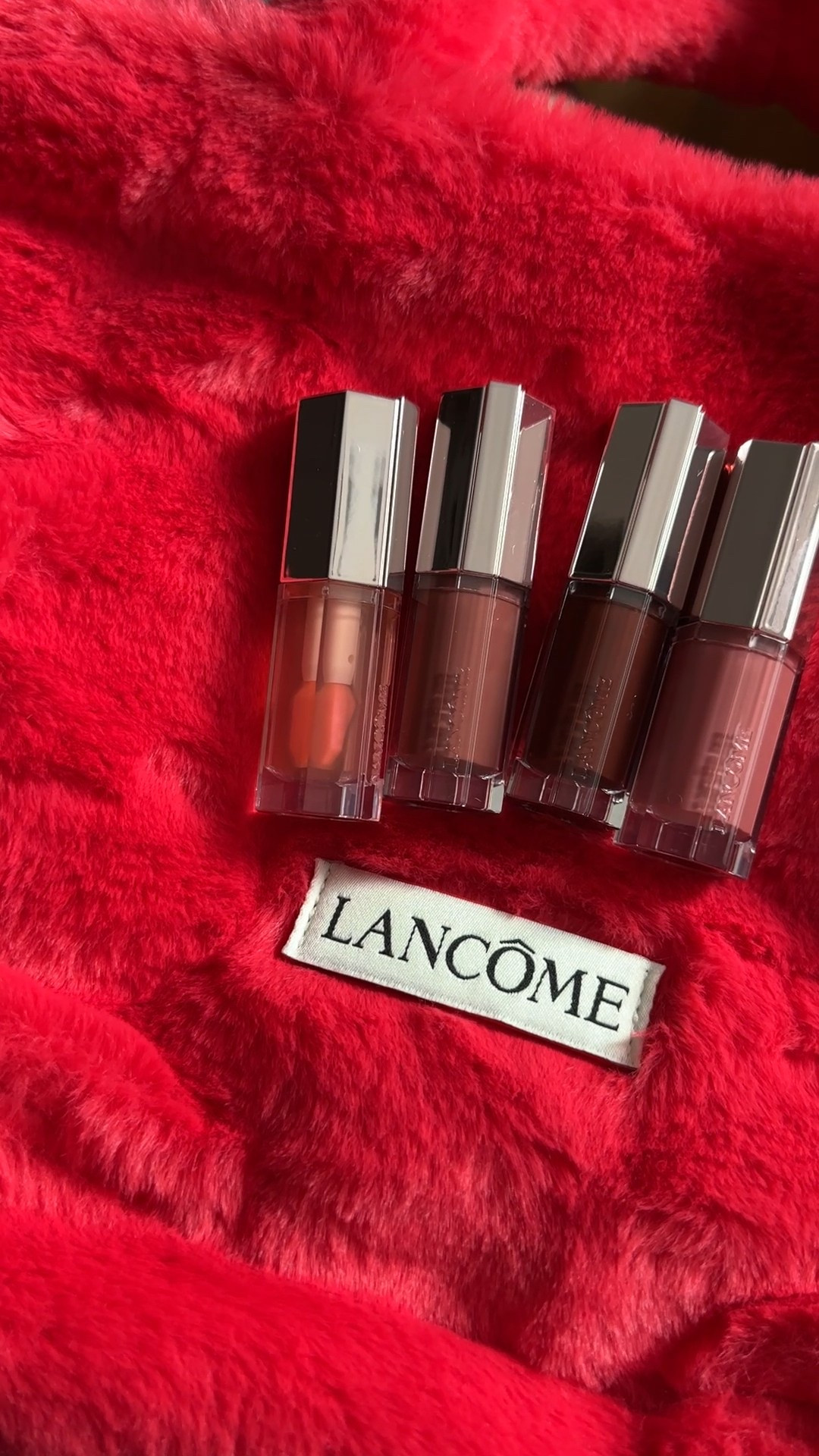 Love the formula, and applicator is the best ever—super hydrating, not sticky, with great shine. Never thought an applicator could get me so excited, but this one does 😂 #lancome #juicytreat #lipgloss #luxurybeauty 

#LTKBeauty