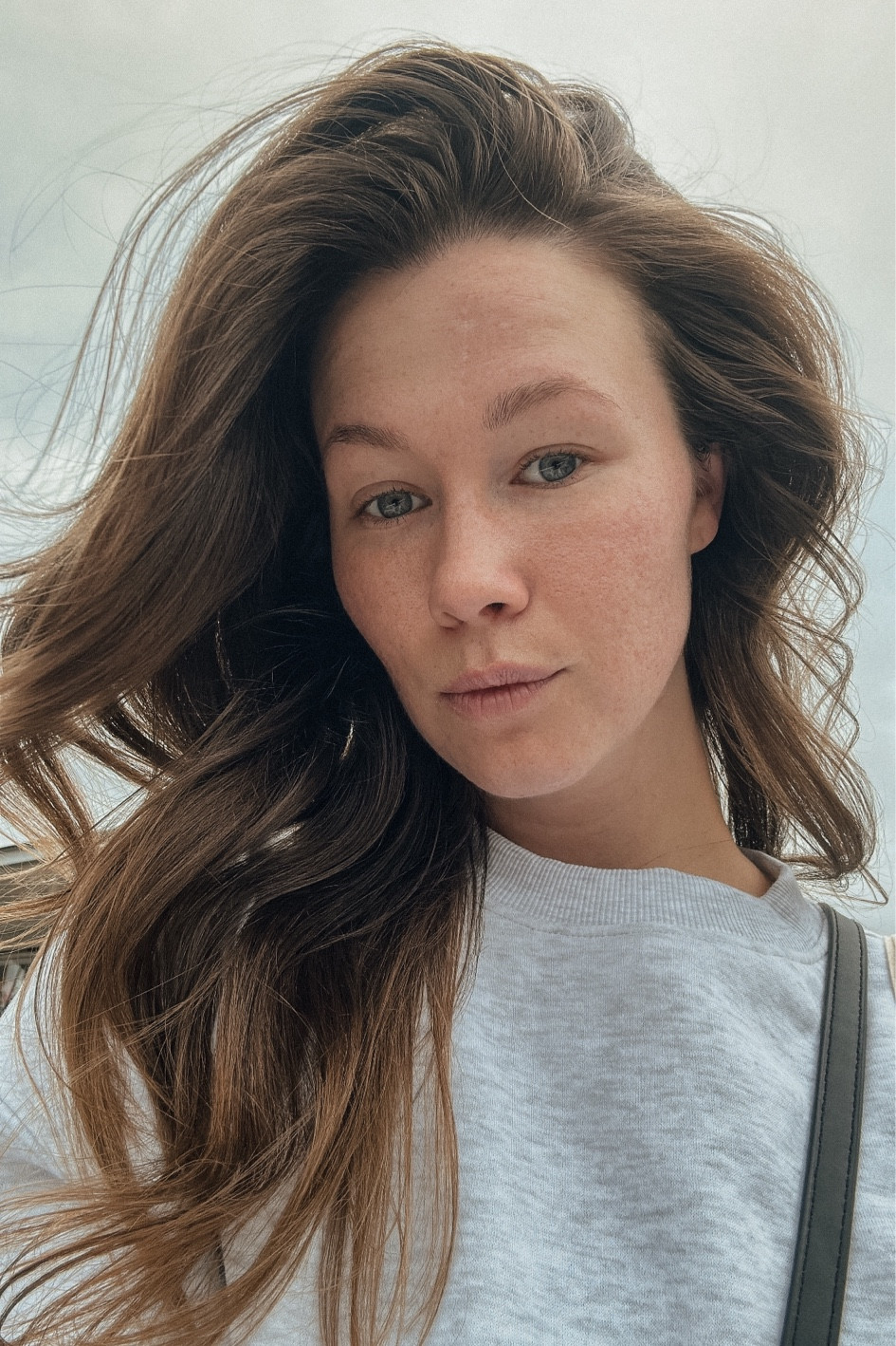 Casual weekend look ✨


Gretchen wears a Black leather crossbody handbag, grey Crewneck sweatshirt in size M for an oversized fit, black flared jeans in size 27, and white sneakers in size 8.5/39. 



#LTKSeasonal #LTKStyleTip #LTKFindsUnder100