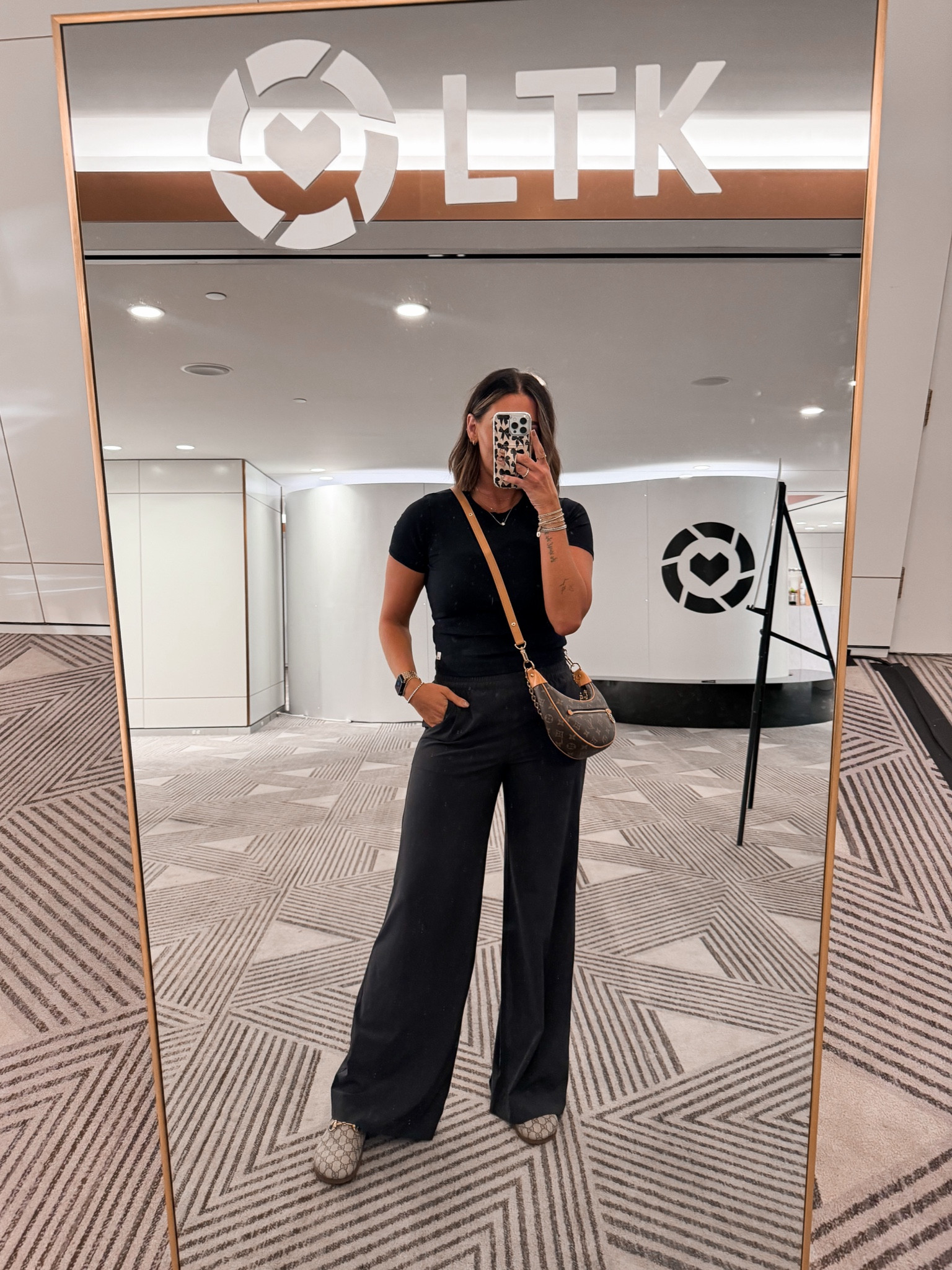 Top-medium
Pants-small tall (SO comfortable!!)
Mules-37.5 (size down 1/2)


#LTKCon #LTKStyleTip #LTKShoeCrush