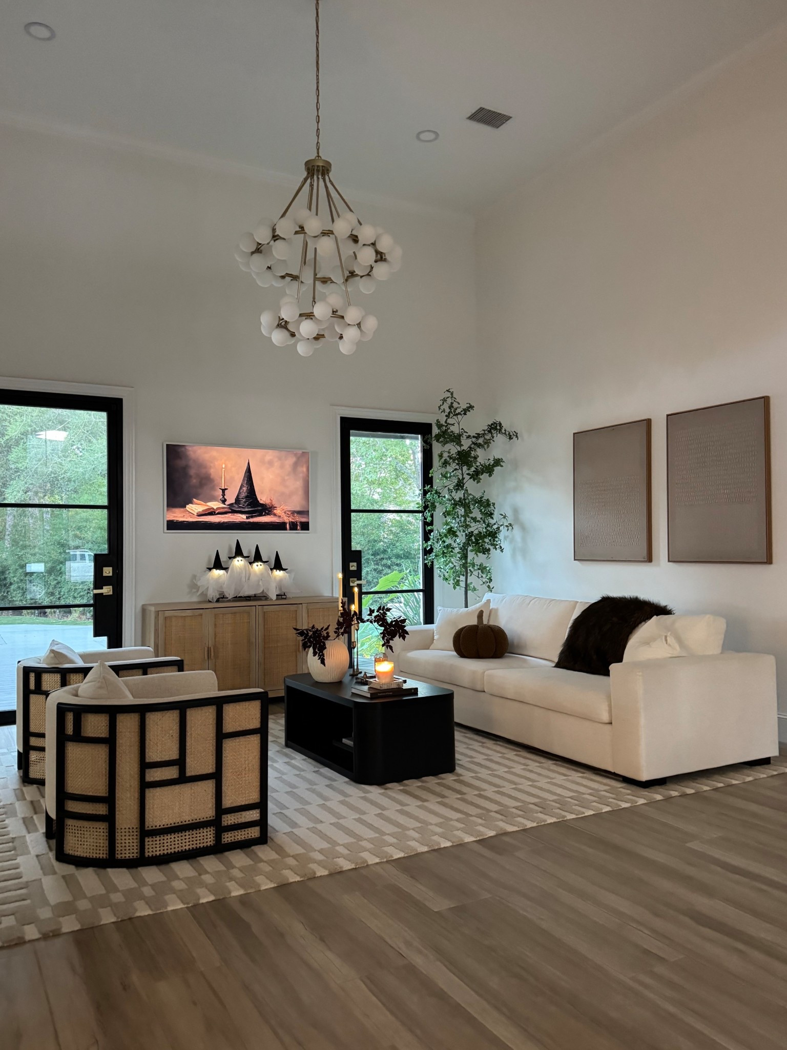 Gave the living room spooky touches from Pottery Barn for October 👻 