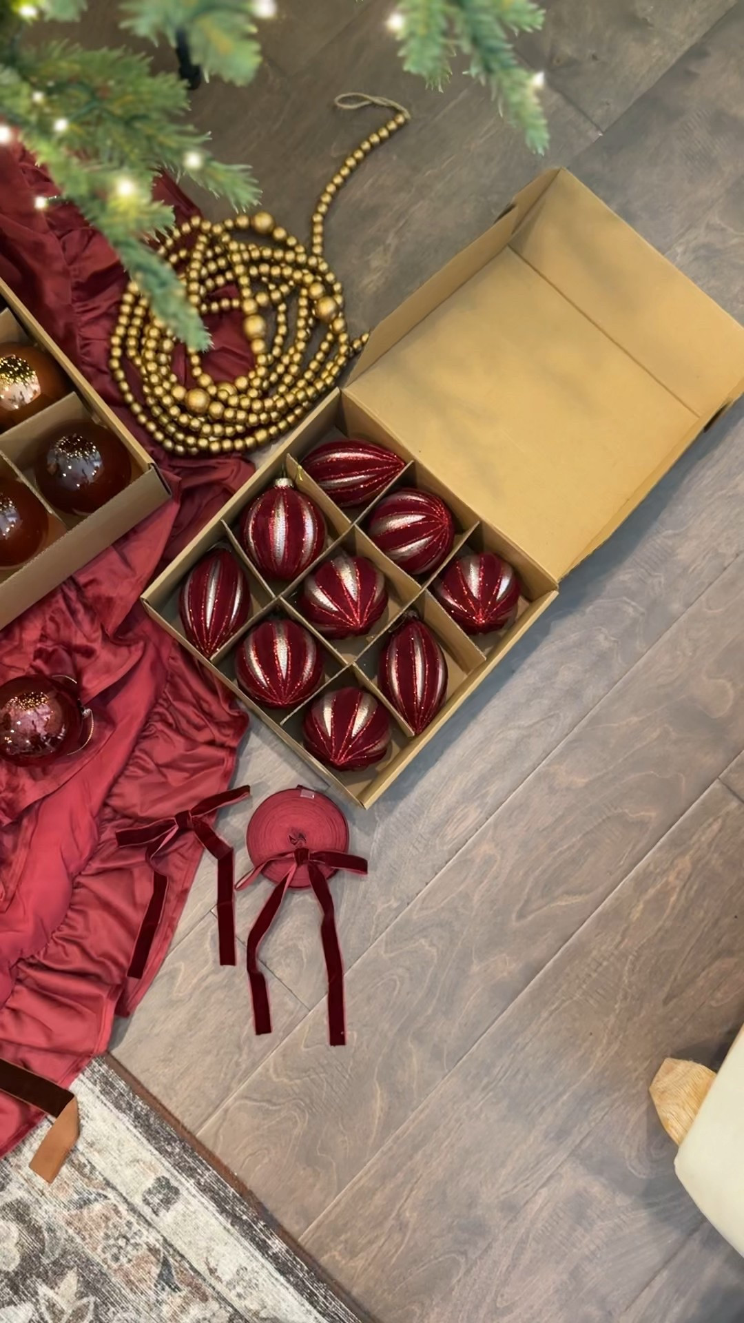 Brown & Burgundy Christmas 

#LTKHome #LTKSeasonal #LTKHoliday