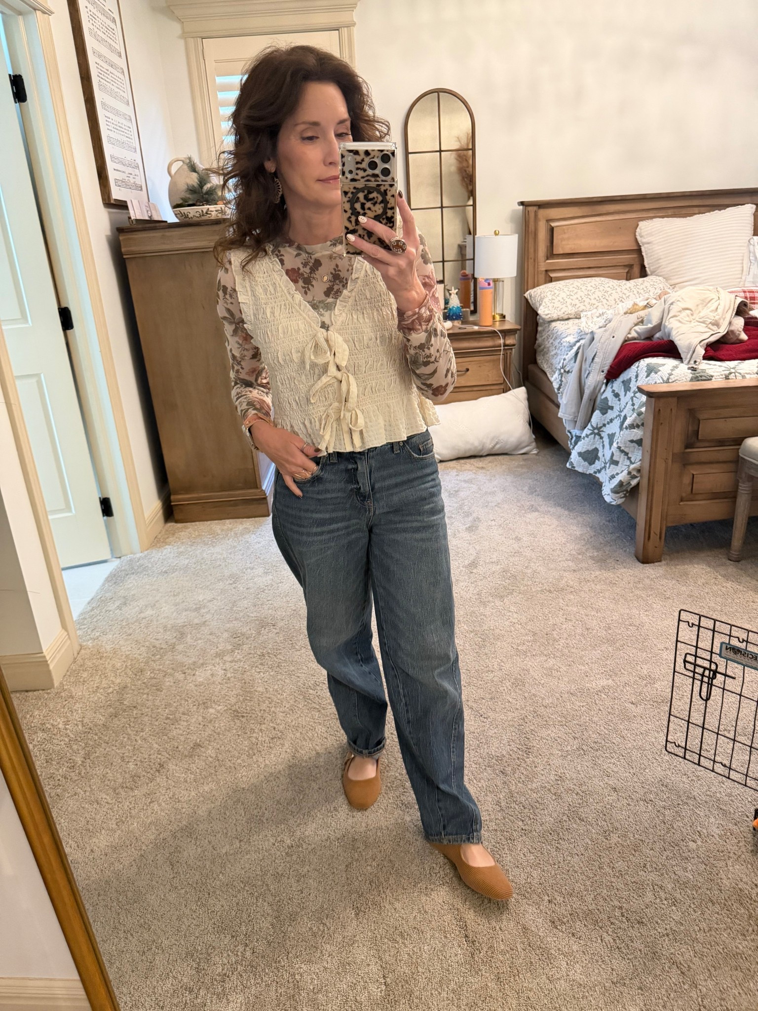 Love this  causal look 🤍

Wearing small vest and extra small floral top & Wearing size 25 barrel jeans sz 6 shoe 

@AE @Maurices 