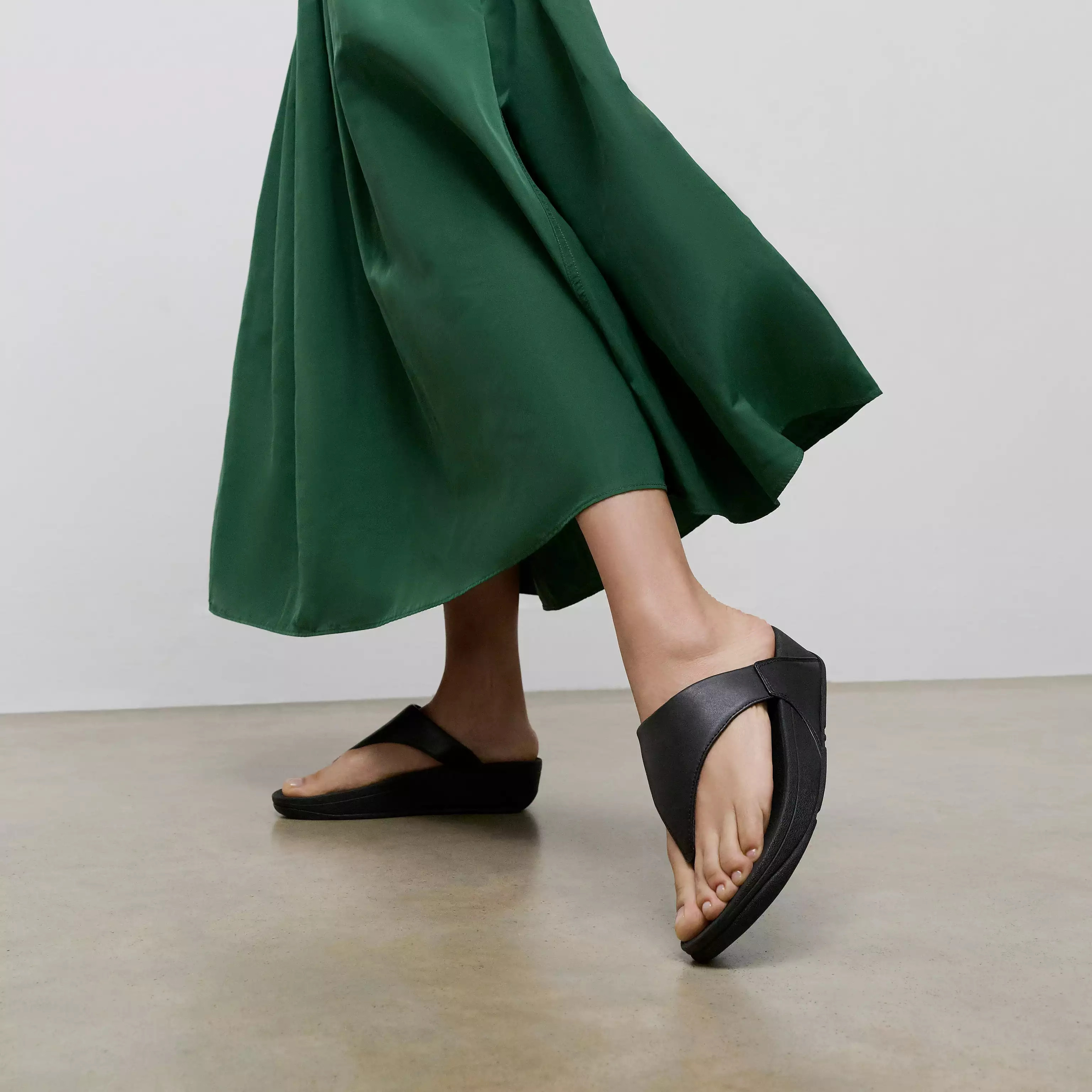 LULU Leather Toe-Post Sandals | FitFlop (US)