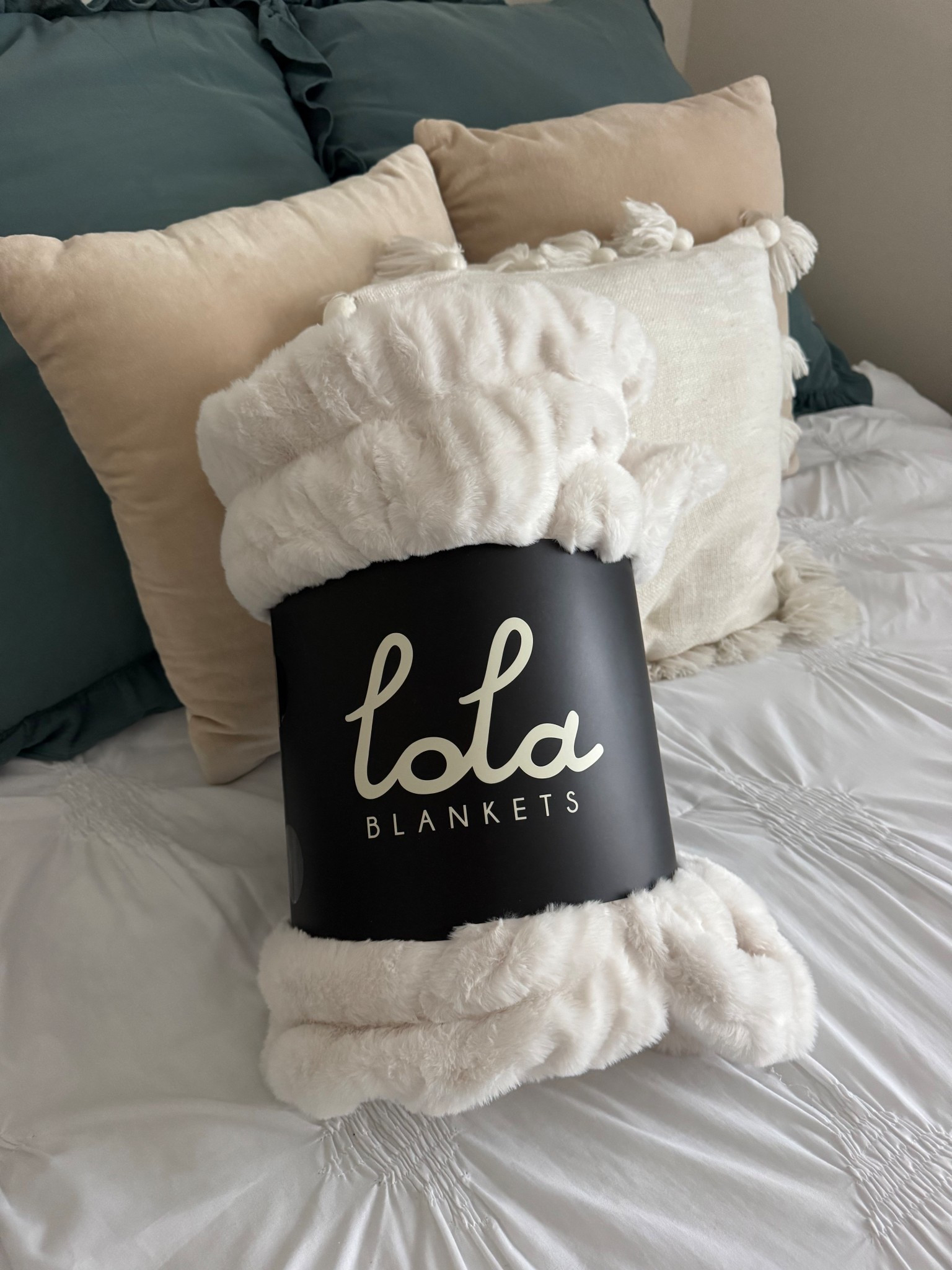 The softest blanket ever🤍