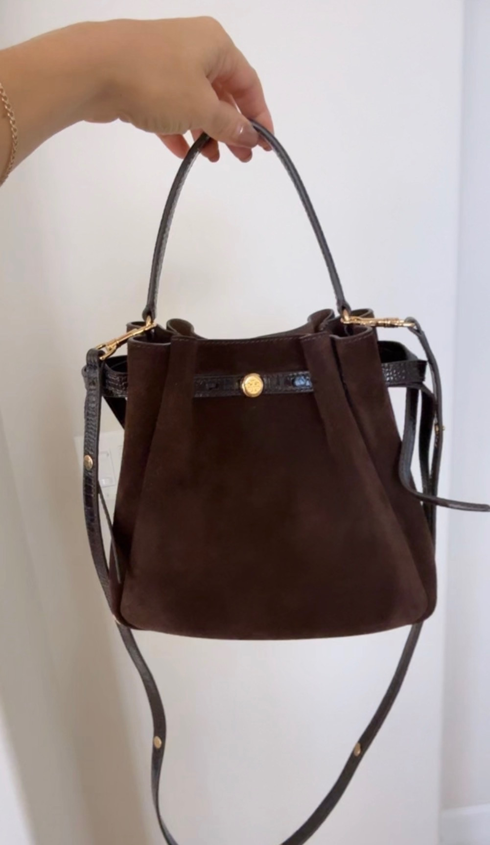 The perfect chocolate brown bucket bag 💼 

#LTKFindsUnder100 #LTKFindsUnder50 #LTKOver40