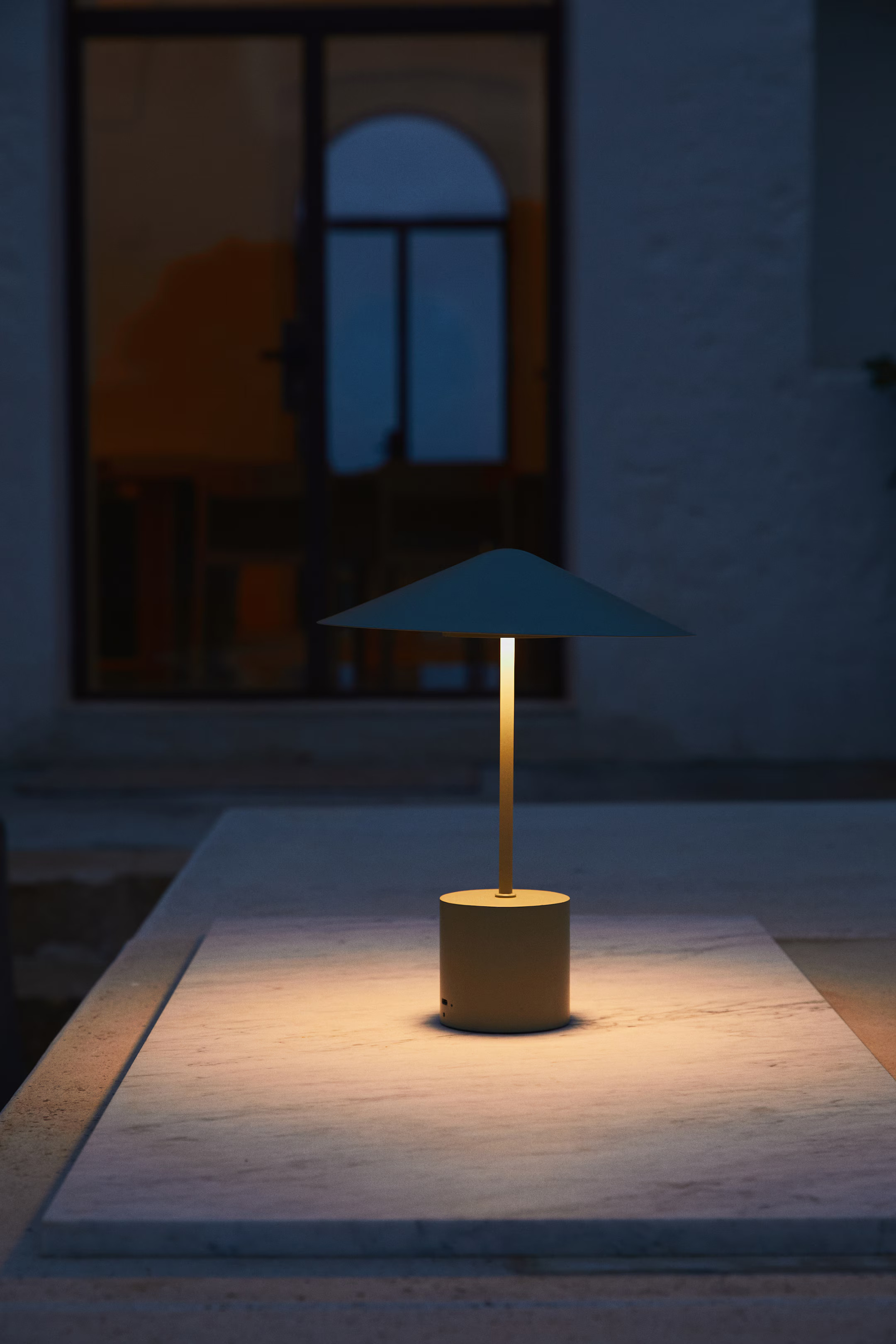 Cordless outdoor table lamp | H&M (UK, MY, IN, SG, PH, TW, HK)