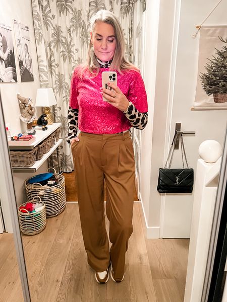 Outfits of the week

Never not sparkling 😉. A fuchsia sequin crop top layered over a leopard print turtleneck top and paired with brown wide legged “dad” trousers. 

Sequin top M
Leopard top M
Pants (old, Zara, xl)
Sneakers (old, Bristol)



#LTKSeasonal #LTKunder50 #LTKHoliday