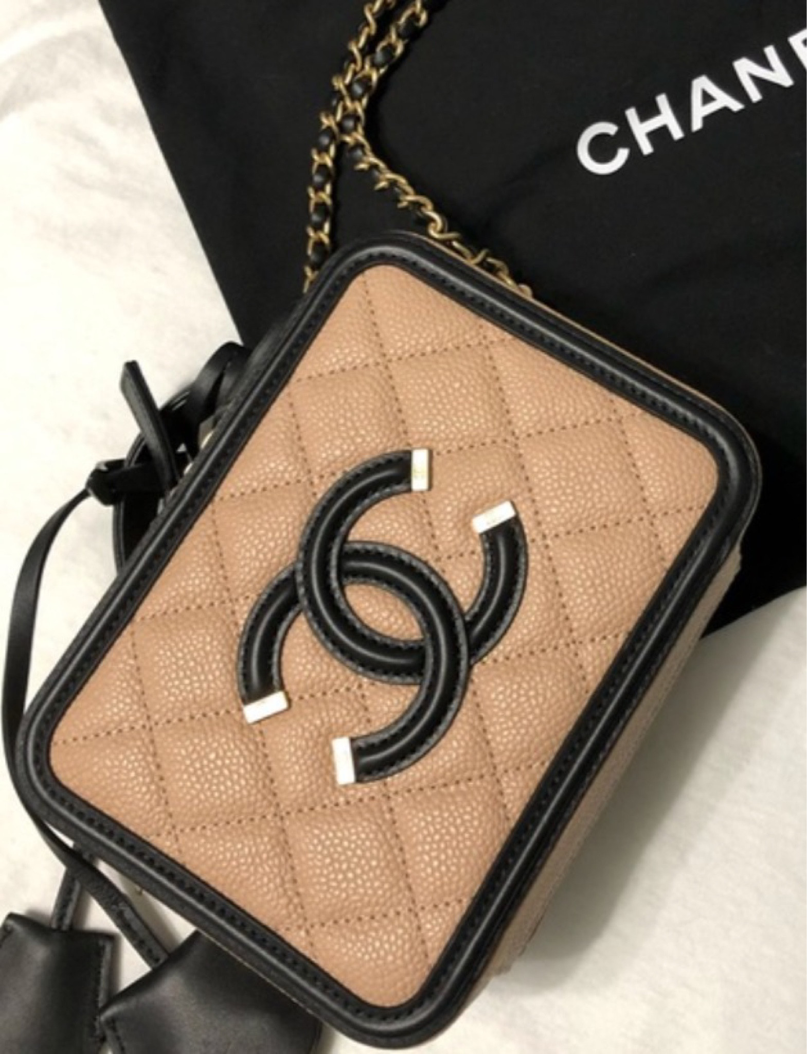 Chanel vanity case bag 🖤 $80 https://bit.ly/3jpnscL #dhgate

#LTKunder100 

#LTKGiftGuide #LTKitbag