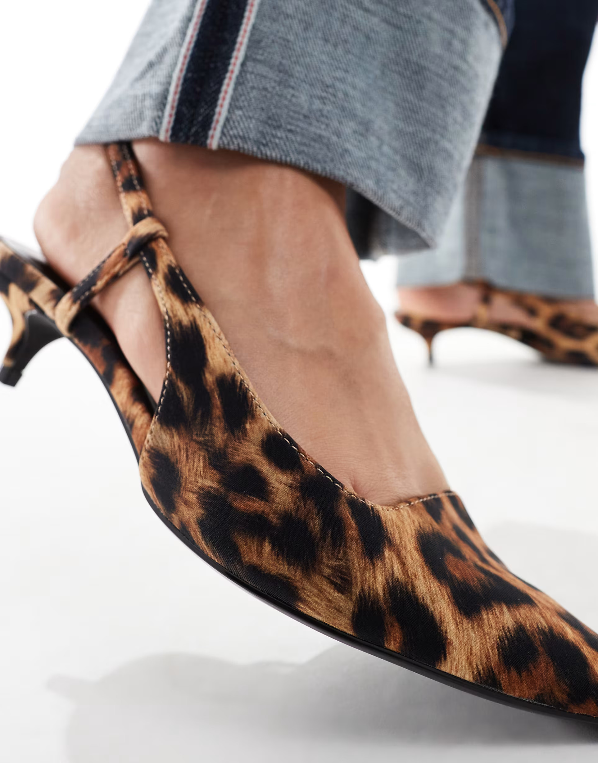 Pull&Bear – Riemchenpumps mit Kitten-Heel-Absatz | ASOS | ASOS (Global)