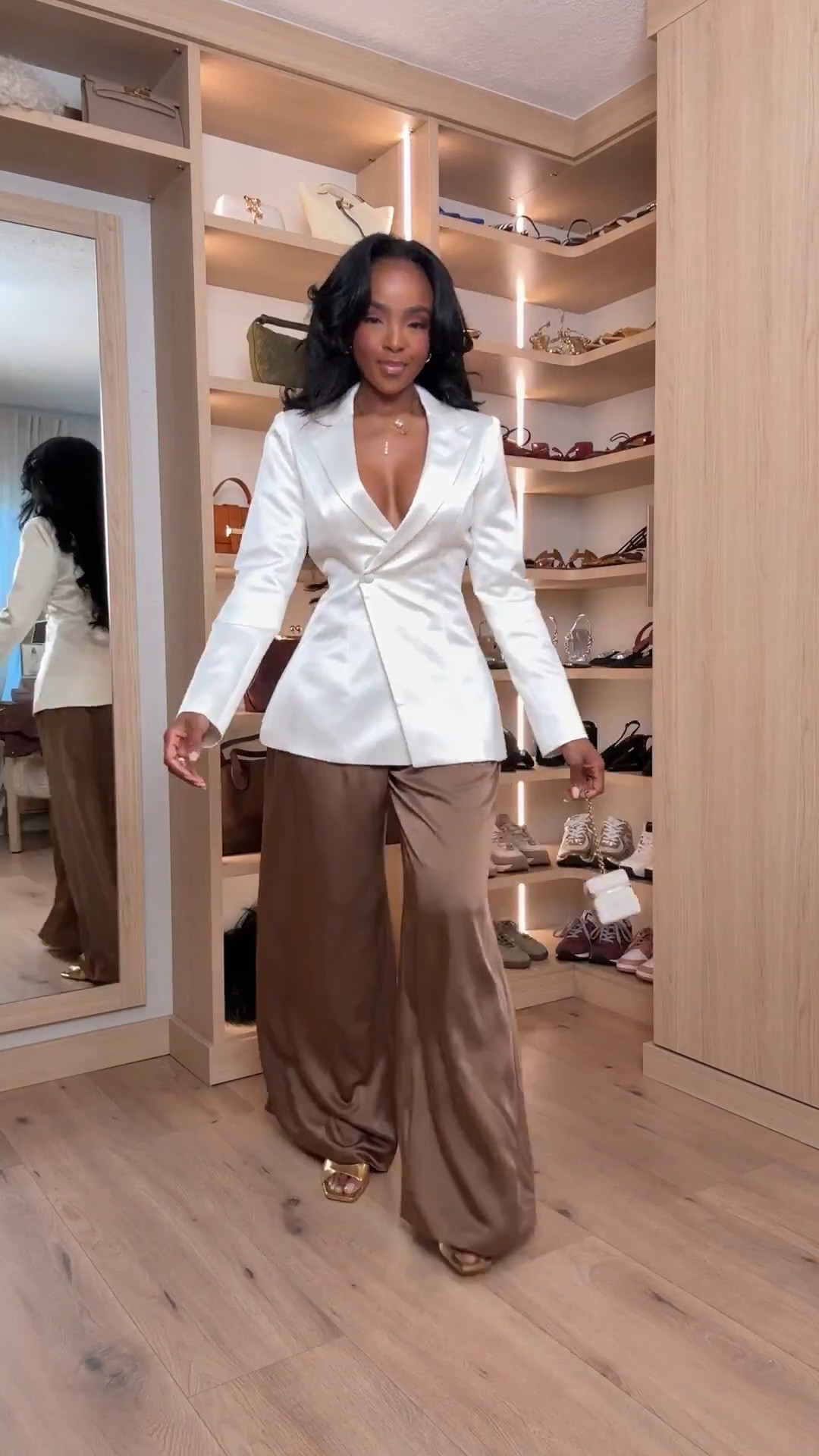 ✨ Tailored with ease — a crisp white blazer paired with fluid brown trousers for a polished, confident look that moves with you. The contrast feels elevated but effortless, making this outfit a go-to for dressing up or down.

Perfect for work meetings, dinners out, events, or anytime you want to look put-together without overthinking it.

📏 Sizing:
Blazer: Size Small  
Pants: Size Small (for a looser, more relaxed drape, size up)  
Shoes: True to size  
Measurements: 5’4” | 138 lbs | 34D | 27” waist | 40” hips  

Save this post to come back to it later and shop all the details directly on the LTK app.

Follow me on Instagram and YouTube @kirasfashionfinds

#LTKValentine #LTKgrwm #LTKvlog