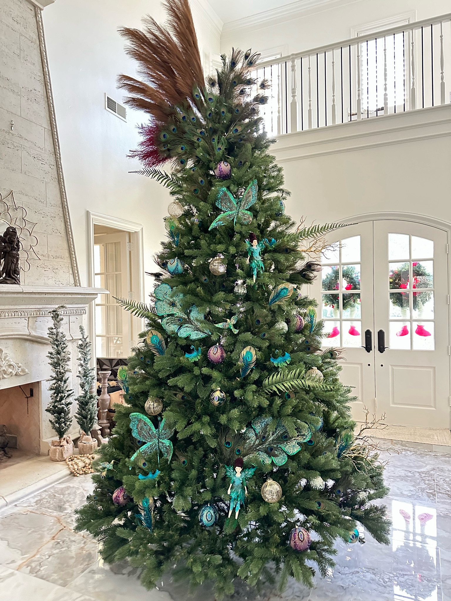 The one thing this tree is missing is some gifts! Have you shopped yet? I have started but I don’t dare to shop anywhere but online! I’m waiting for some gifts to arrive and I can’t wait to wrap them up and stick them under our trees! This year Mini wants gifts under her tree too! I can’t wait to start wrapping soon 🙌🏽

#christmas #christmasornaments #christmasdecor #home #homedecor #sale #cybersale #christmastree

#LTKCyberWeek #LTKHoliday #LTKSeasonal