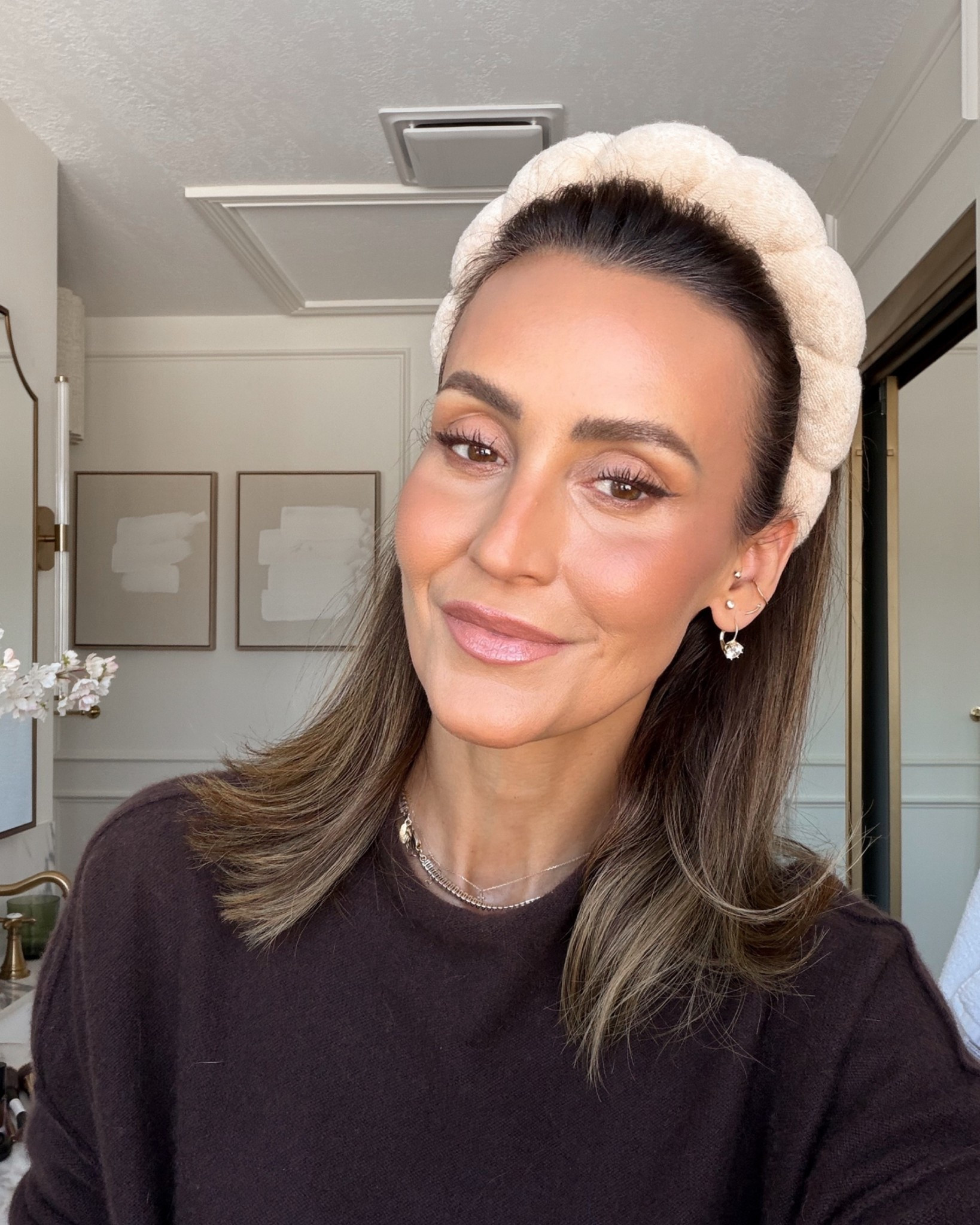 Today’s makeup look:
Kosas sunscreen 
Tom Ford foundation 11 Natural 
Hourglass concealer in Sienna 6.5
Benefit Brow Wax 3.75 
Westman Atelier bronzing drops #2 
Saie beauty blush 
Victoria Beckham contour stylus Travertine 
Victoria Beckham brown eyeliner 
Armani beauty liquid eyeshadow in 36 Wood 
Dior eyeliner brown 
YSL Lash Clash in brown 
Charlotte Tilbury pillow talk dark
Mac Lipstick in honey love 
Charlotte tilbury setting spray 

Anthro cashmere mockneck sweater 

#LTKOver40 #LTKSeasonal #LTKBeauty