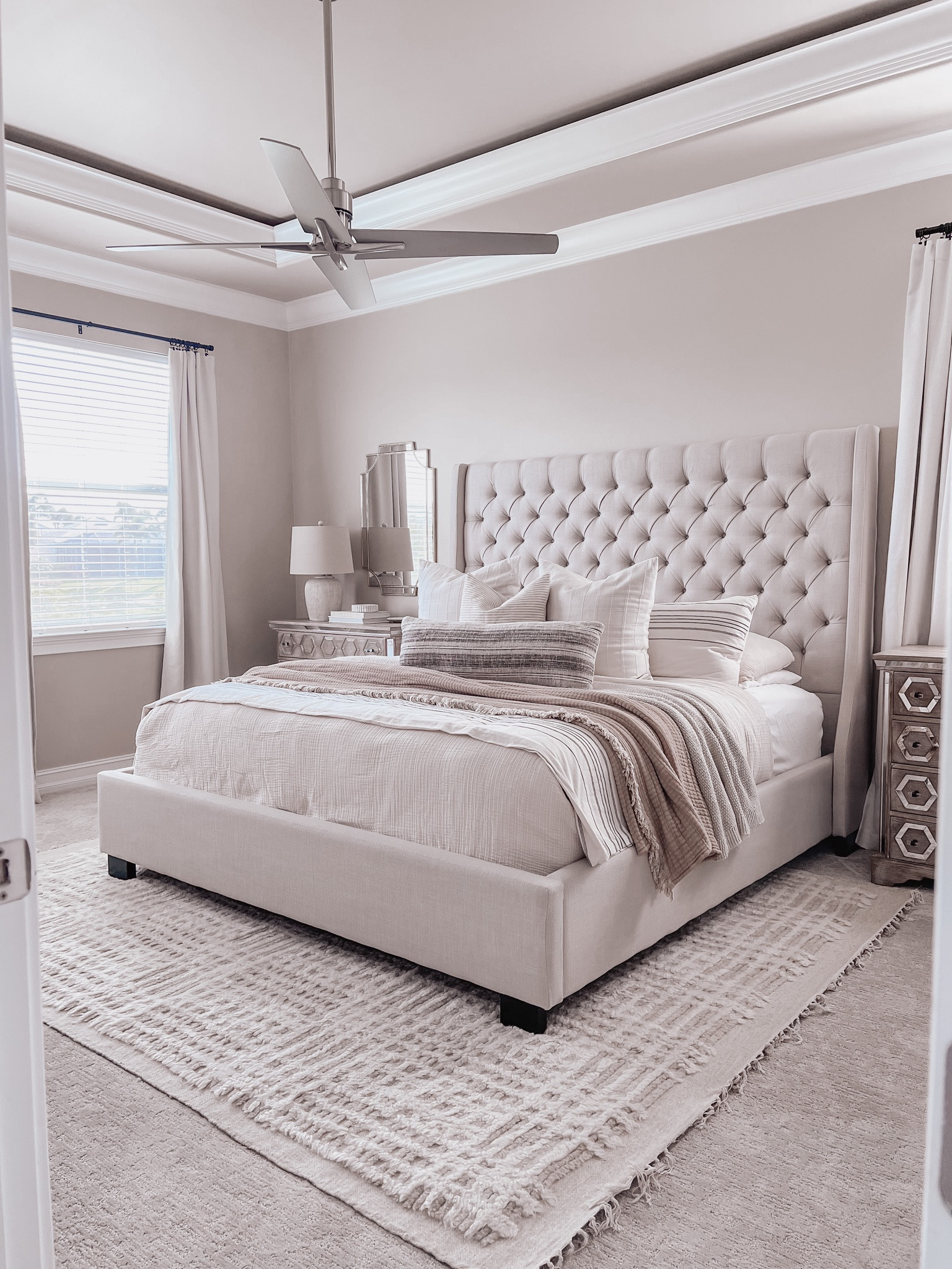Bedroom decor


#bedroom #bedding #neutralbedroom #neutraldecor #homedecor #neutralbedding #target #rugsusa #arearug #bed #lamp 

#LTKhome