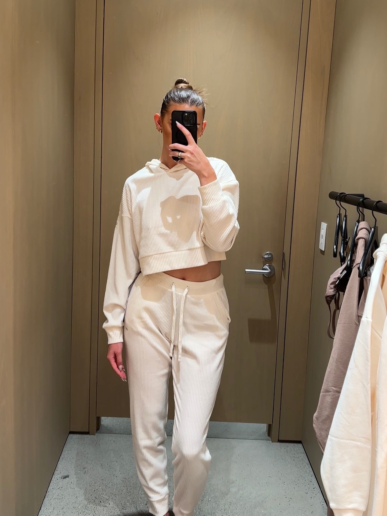 Alo Corduroy Lounge Set - Ivory (wearing size small in both)

#LTKTravel #LTKSeasonal #LTKStyleTip