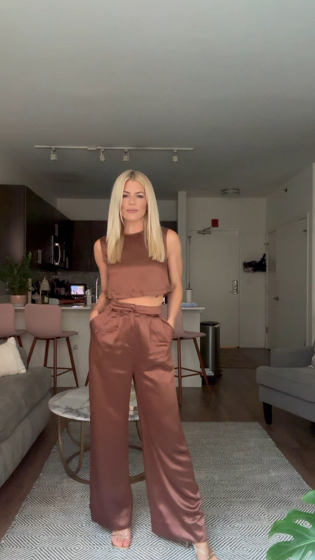 Brown set. Pant and crop set. Nonchalant set 