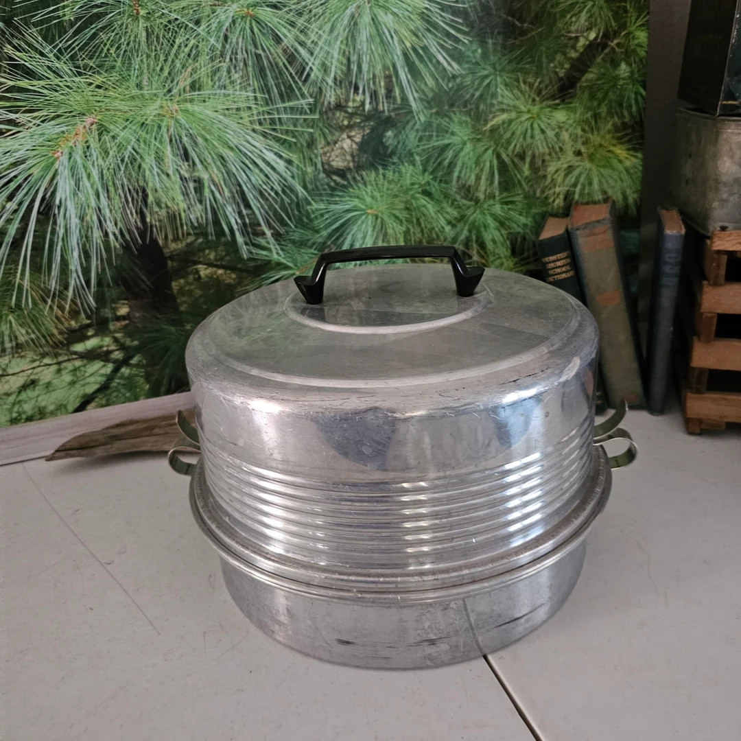 Regal Aluminum Double Decker Cake & Pie Carrier with Locking Lid Bakelite Handle 1960's Regal Pie... | Etsy (US)