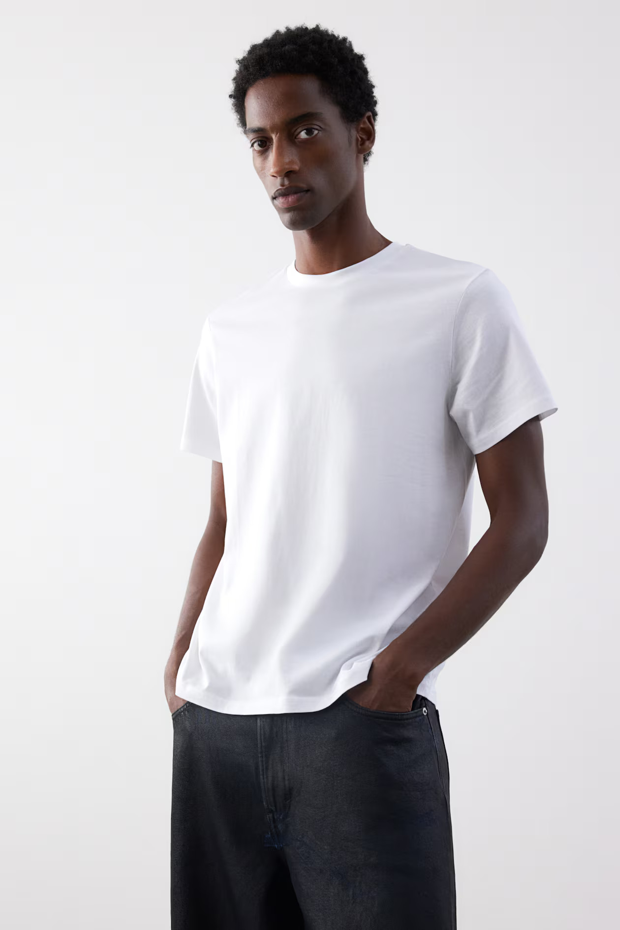 Regular Fit Round-neck T-shirt | H&M (UK, MY, IN, SG, PH, TW, HK)
