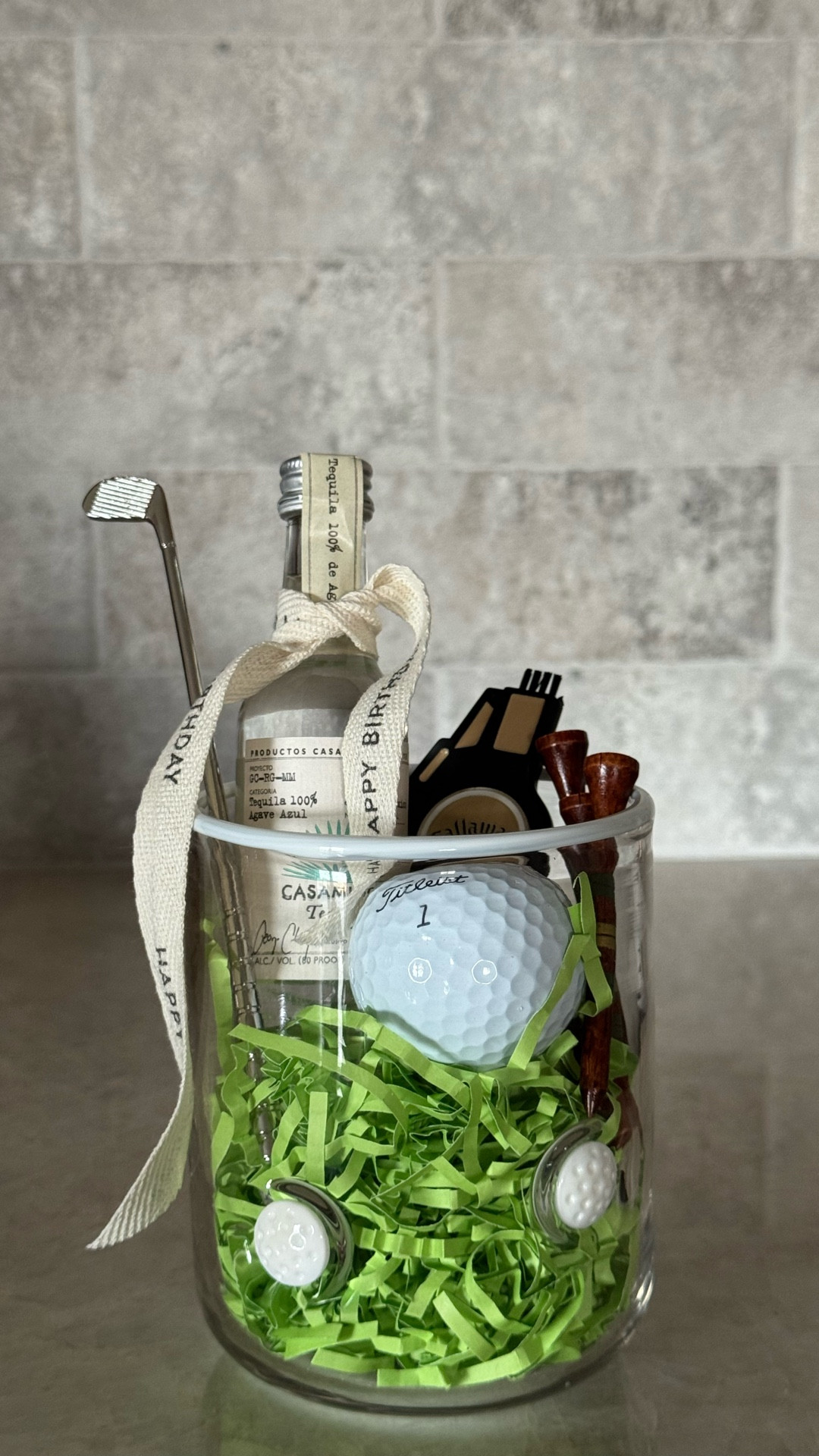 The perfect gift birthday gift for a golf guy! #golf #golfgift #iconglasses #happybirthday #birthdaygift