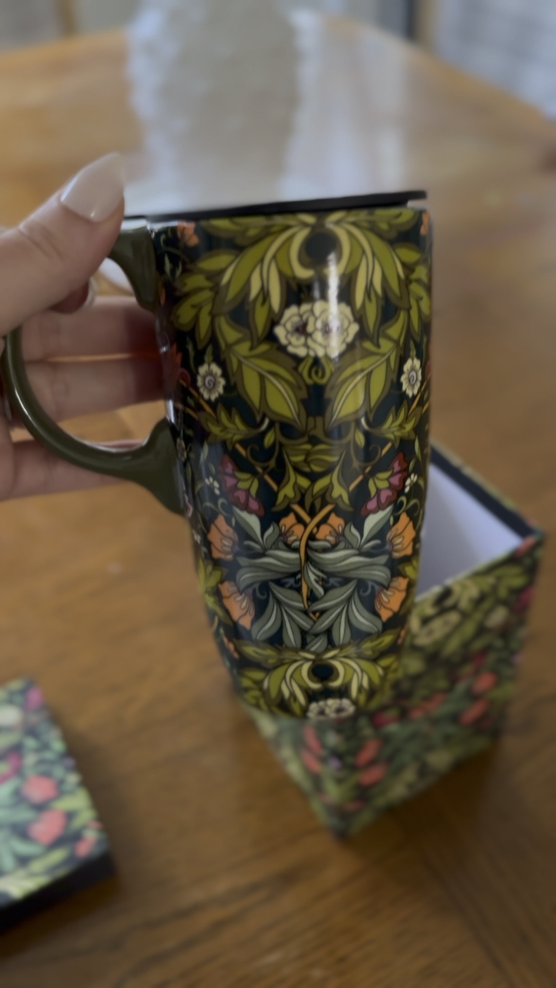The prettiest William Morris inspired travel mug! Comes in a gorgeous gift box as well, so perfect for gifting. 


Mother’s Day gift, teachers gift, coffee mug, travel mug, grand millennial 

#LTKhome #LTKGiftGuide #LTKfindsunder50