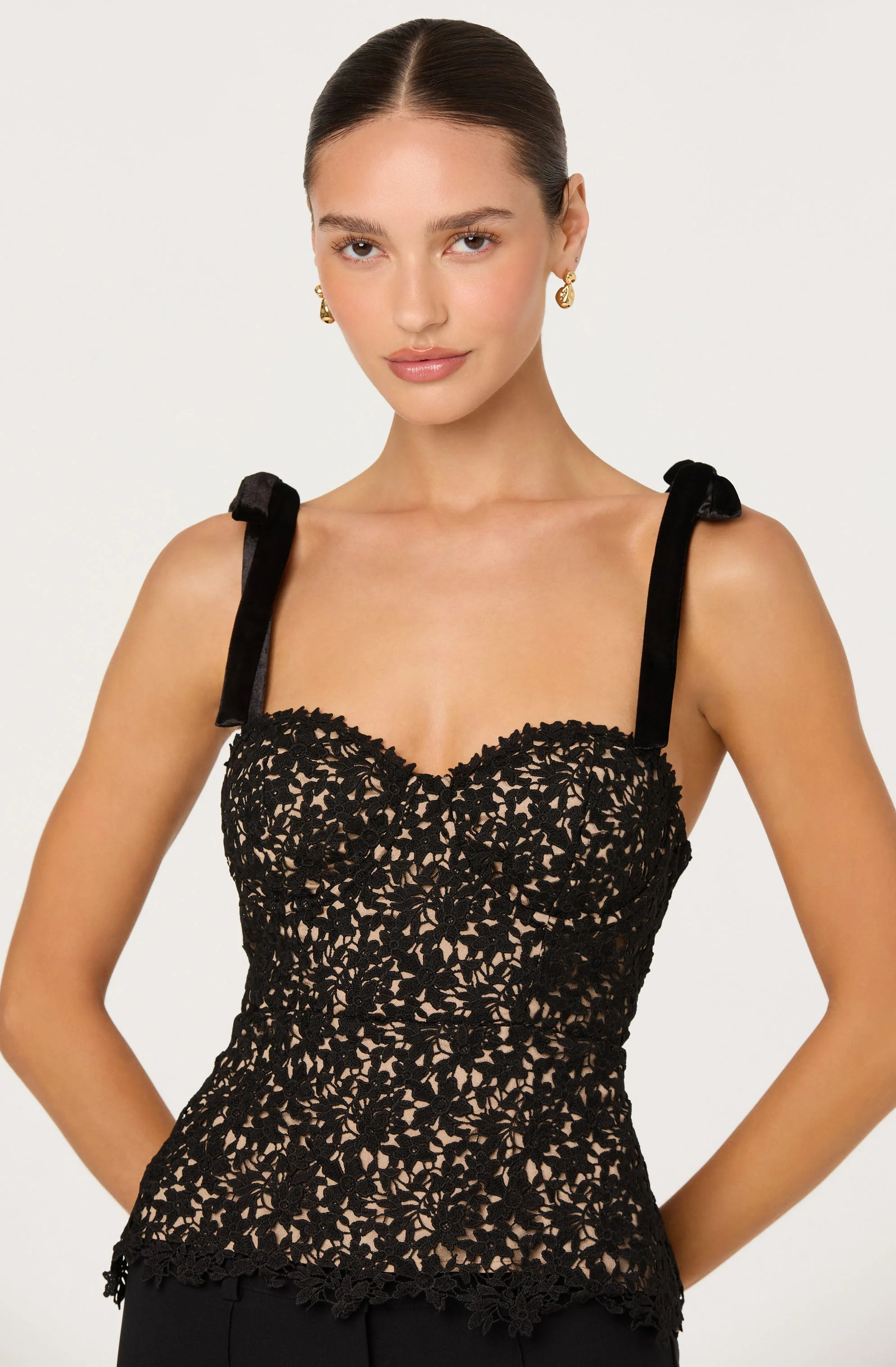 Donne Floral Lace Bustier Top - Black nude / XS | ASTR The Label (US)