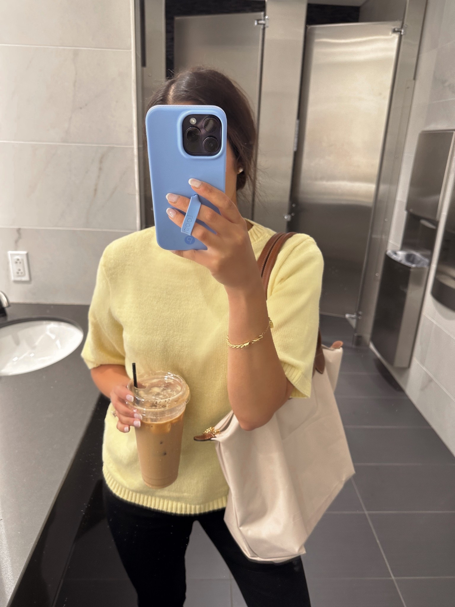 Tuesday Summer work look 💛



Petite work outfit, petite work look, butter yellow; short sleeve sweater, summer work outfit, summer work look, petite work pants, petite pants, loft, longchamp, work bag, work outfits

#LTKWorkwear #LTKItBag #LTKPetite