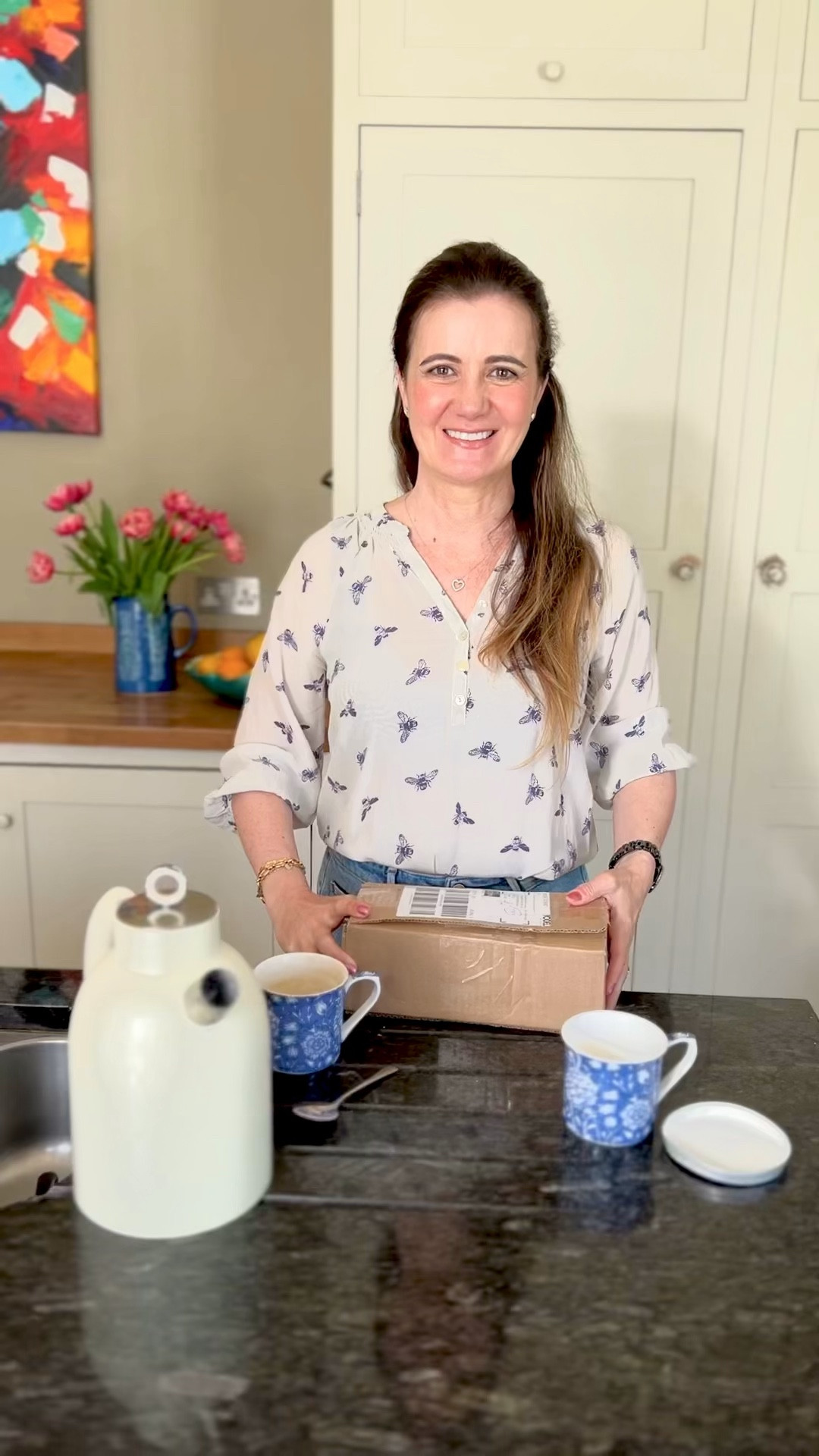 I’m so excited to open this @amazonprime parcel (my husband’s not!! 🙀) with you! 
Check out this tip for dying ugly mugs
 after cups of tea and coffees.
💛Follow @ferrantiinteriors
~
~
~
#virtualinteriordesign #virtualinteriordesigner #edesign #edesigner #guestroom #guestroomideas #homeideas #interiordesign #interiordesigner #
Yup I have the solution!

#LTKFind #LTKU #LTKGiftGuide