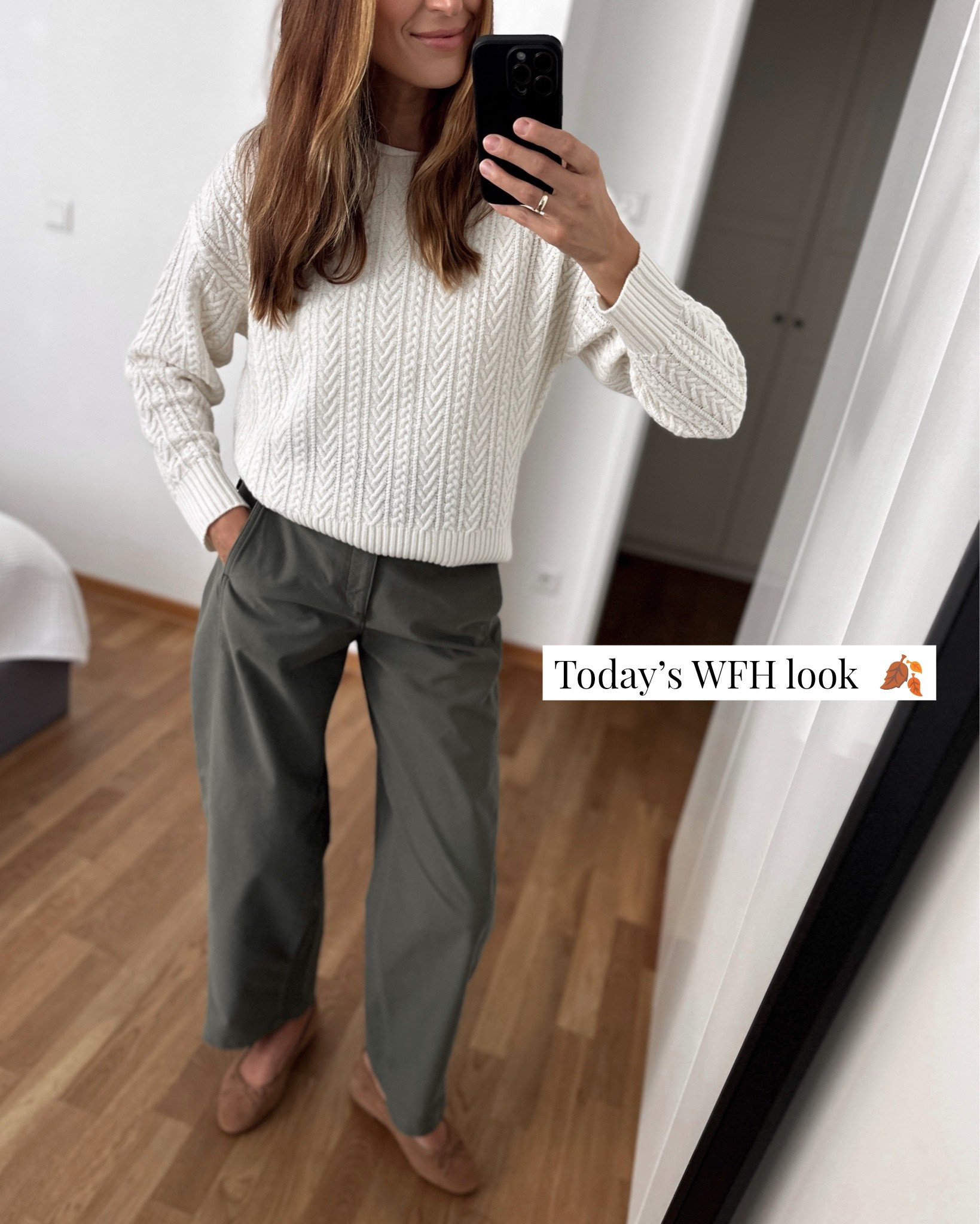 WFH comfy #autumnlook 🍂

Pants - run big, wearing the small/regular length (still quite loose around the hips)
Sweater - old/linked alternatives at different price points
