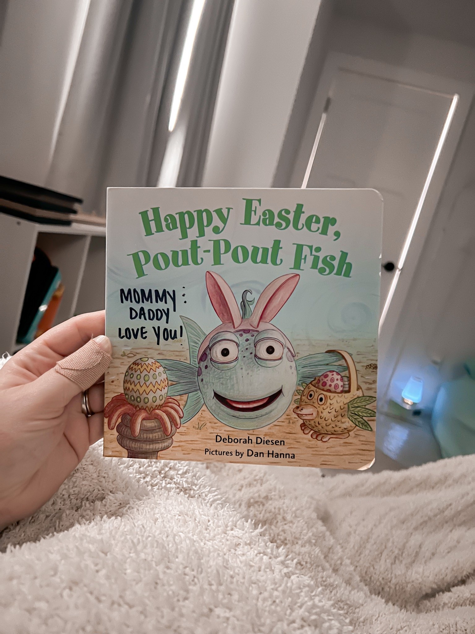 If you love cute short holiday books, add this (and the others tagged) to your collection!! They offer full length and mini adventures books.

Kids books 
Baby books 
Toddler books 
Holiday books 
Reading 

#LTKKids #LTKFamily #LTKBaby