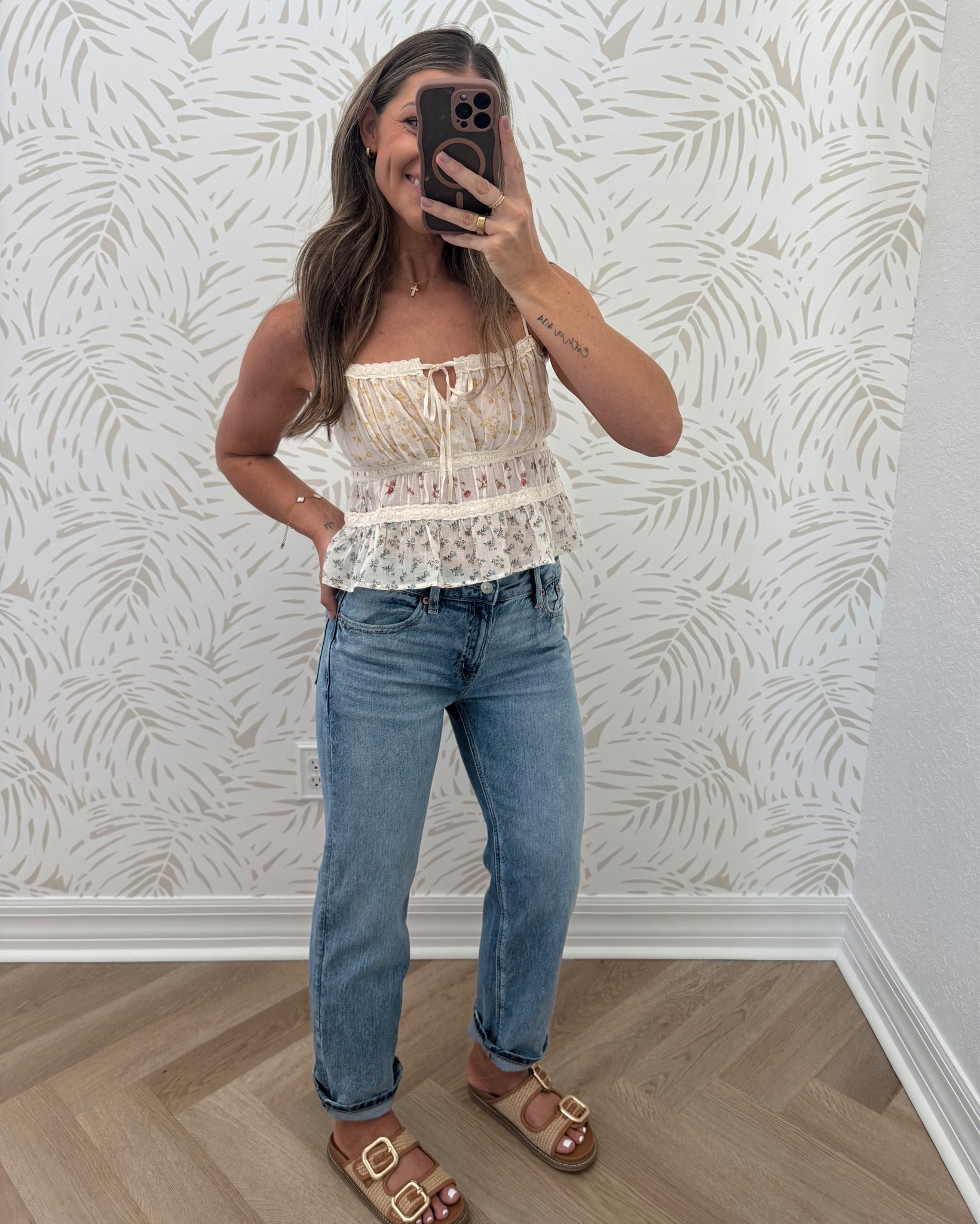 You can grab my FAVORITE @americaneagle pieces for spring and summer on sale now with my exclusive code for a limited time only!! Use code “lizAE25” at checkout. PS: it also stacks on top of anything already on sale! 🎉😍 
For reference: I’m 5’4, wearing XS in everything. I did XS reg in the Dreamy Drape drawstring denim / 00 SHORT (size down!!) in the Strigid Low Rise Baggy Straight / 00 reg Dreamy Drape Low-Rise wide leg. I’ll link more of my faves here, too if you ever missed ‘em now that you can grab 25%+ off! 

#AEJeans #AEPartner 
