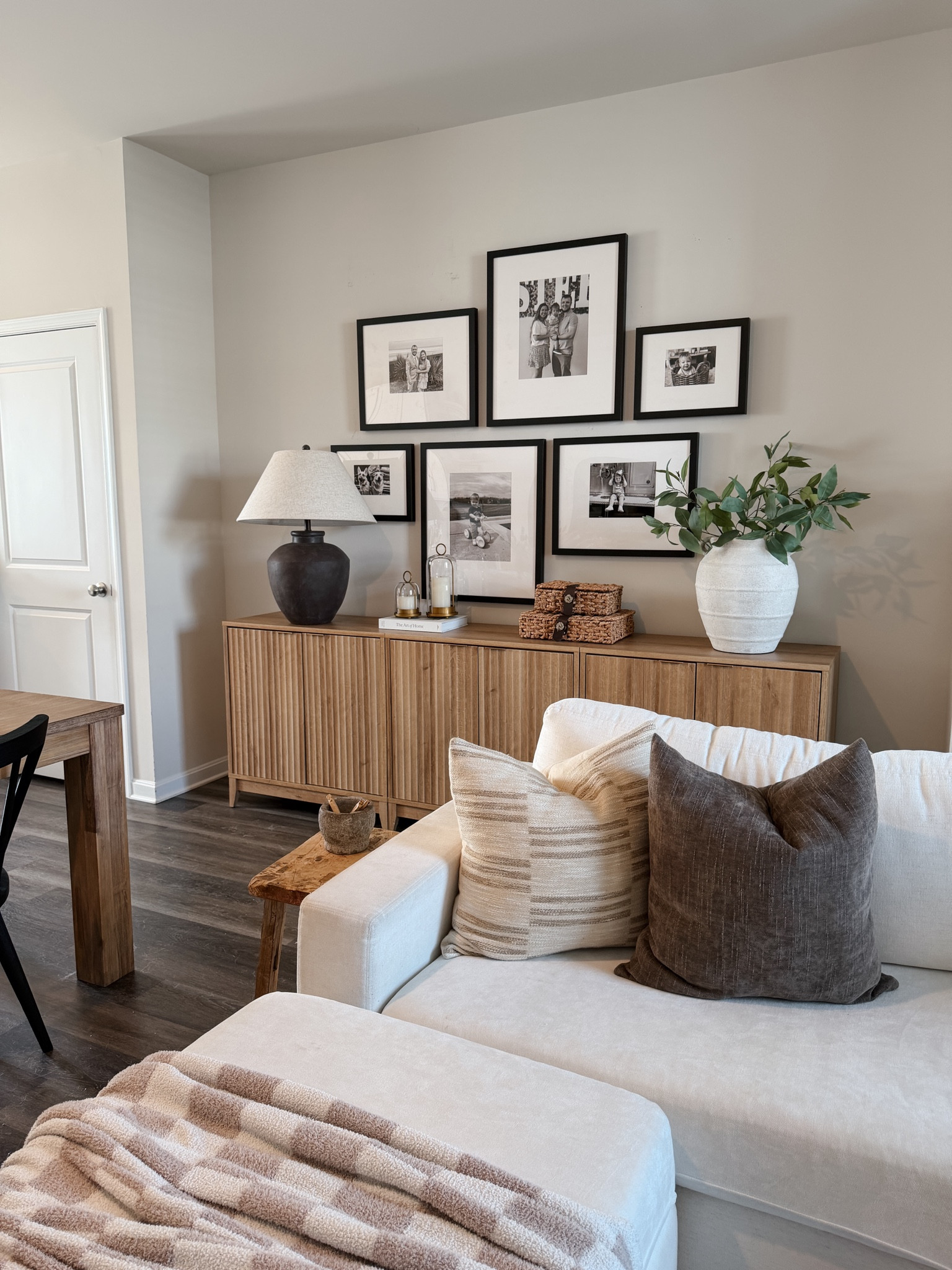 A cozy, neutral living room that feels elevated without the elevated price tag 🤎 From the textured throw pillows and cozy sofa to the wood tones, woven accents, and simple greenery, it’s all about mixing warm neutrals and natural textures to create that designer look for less.

🏷️ neutral living room decor | cozy living room | affordable home decor | designer look for less | living room styling | organic modern decor | neutral home | cozy home decor | affordable living room ideas

#LivingRoomDecor #NeutralHome #LookForLess #HomeDecor #CozyHome

#LTKHome #LTKSaleAlert